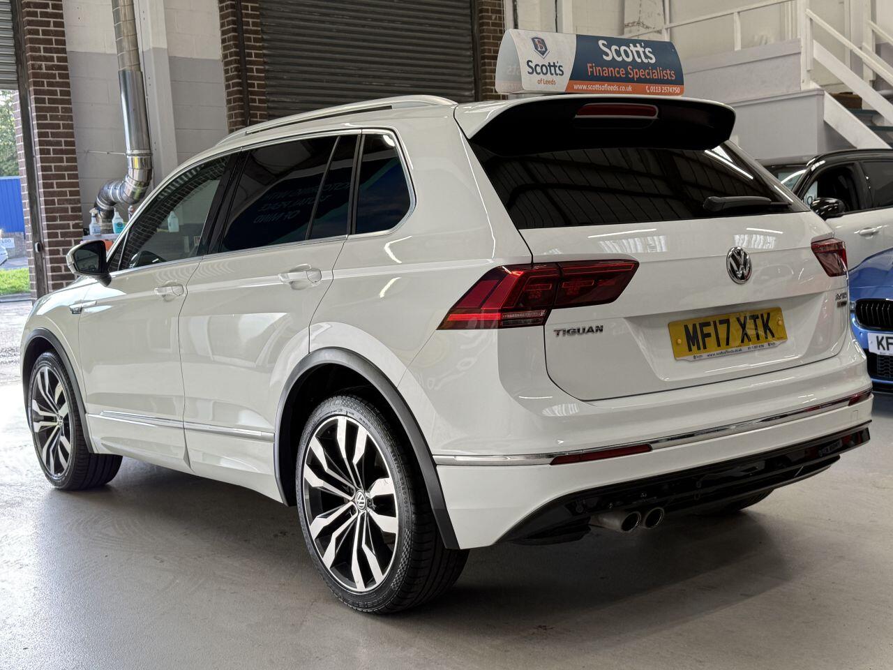 Volkswagen Tiguan view 4