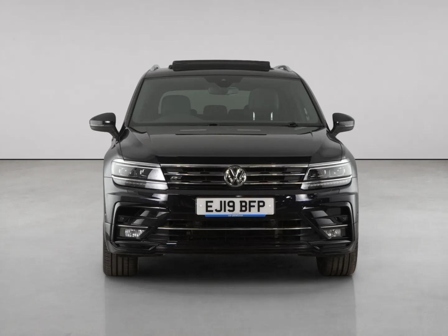 Volkswagen Tiguan Allspace view 6