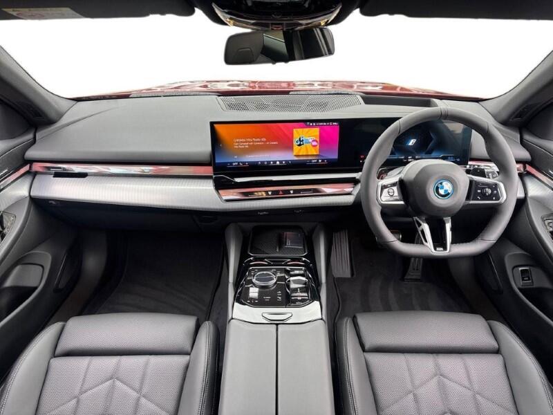 BMW 5 Series view 4