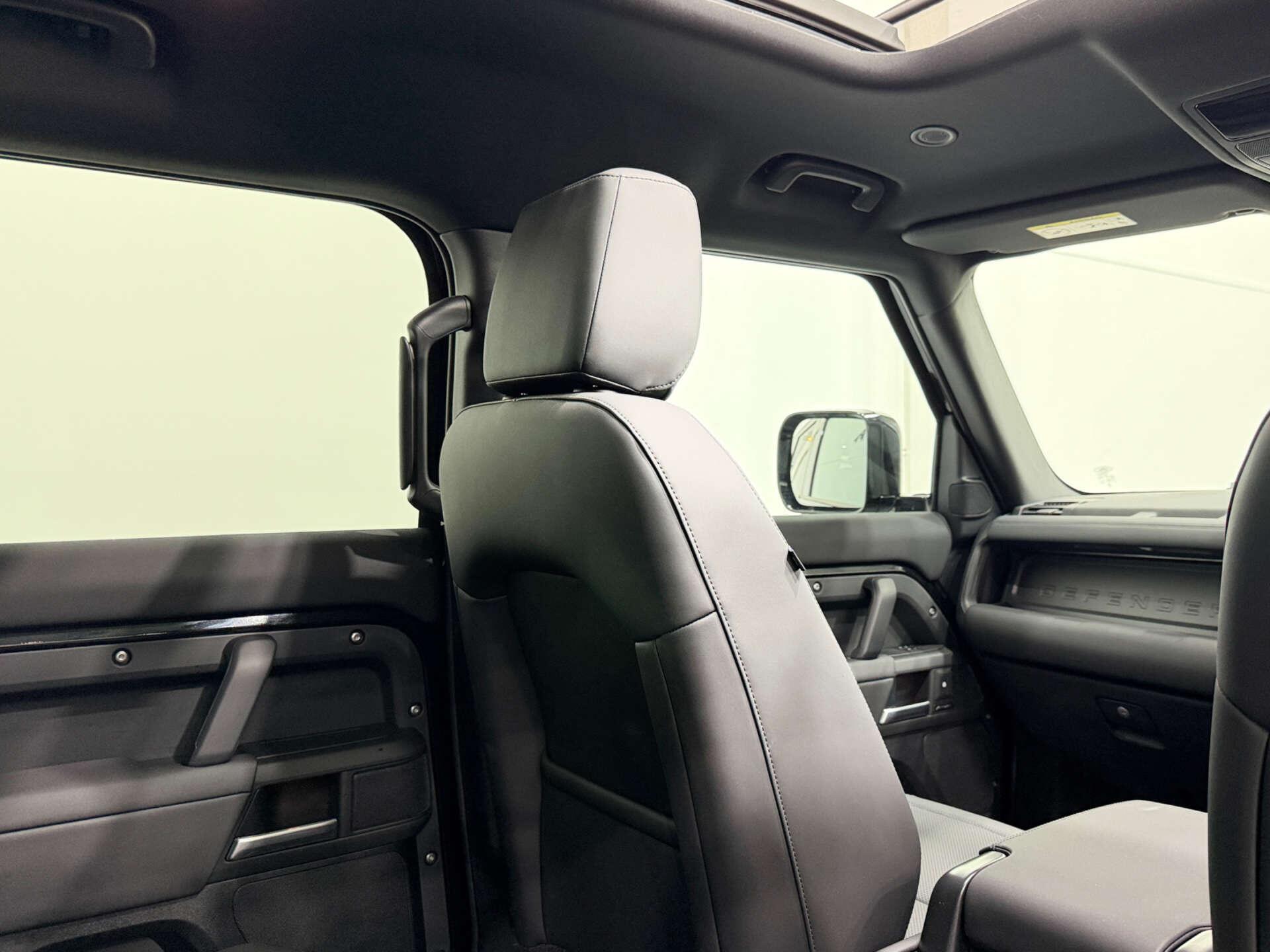 Land Rover Defender view 27