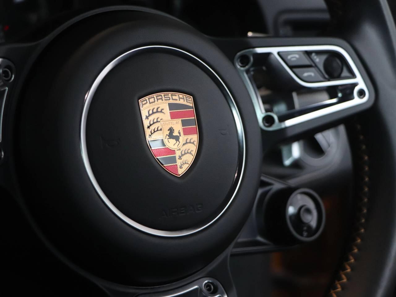 Porsche 911 view 26