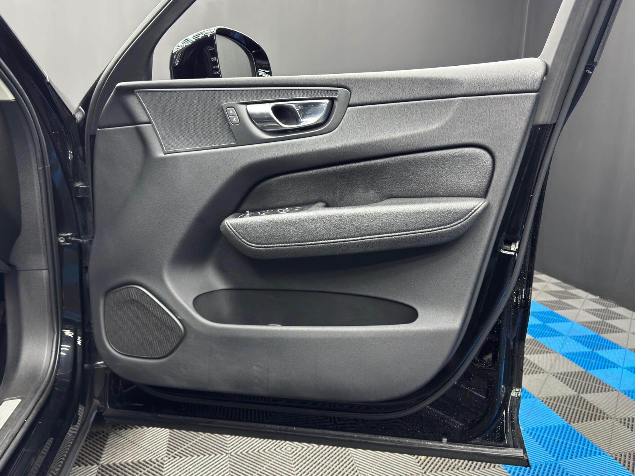 Volvo XC60 view 44