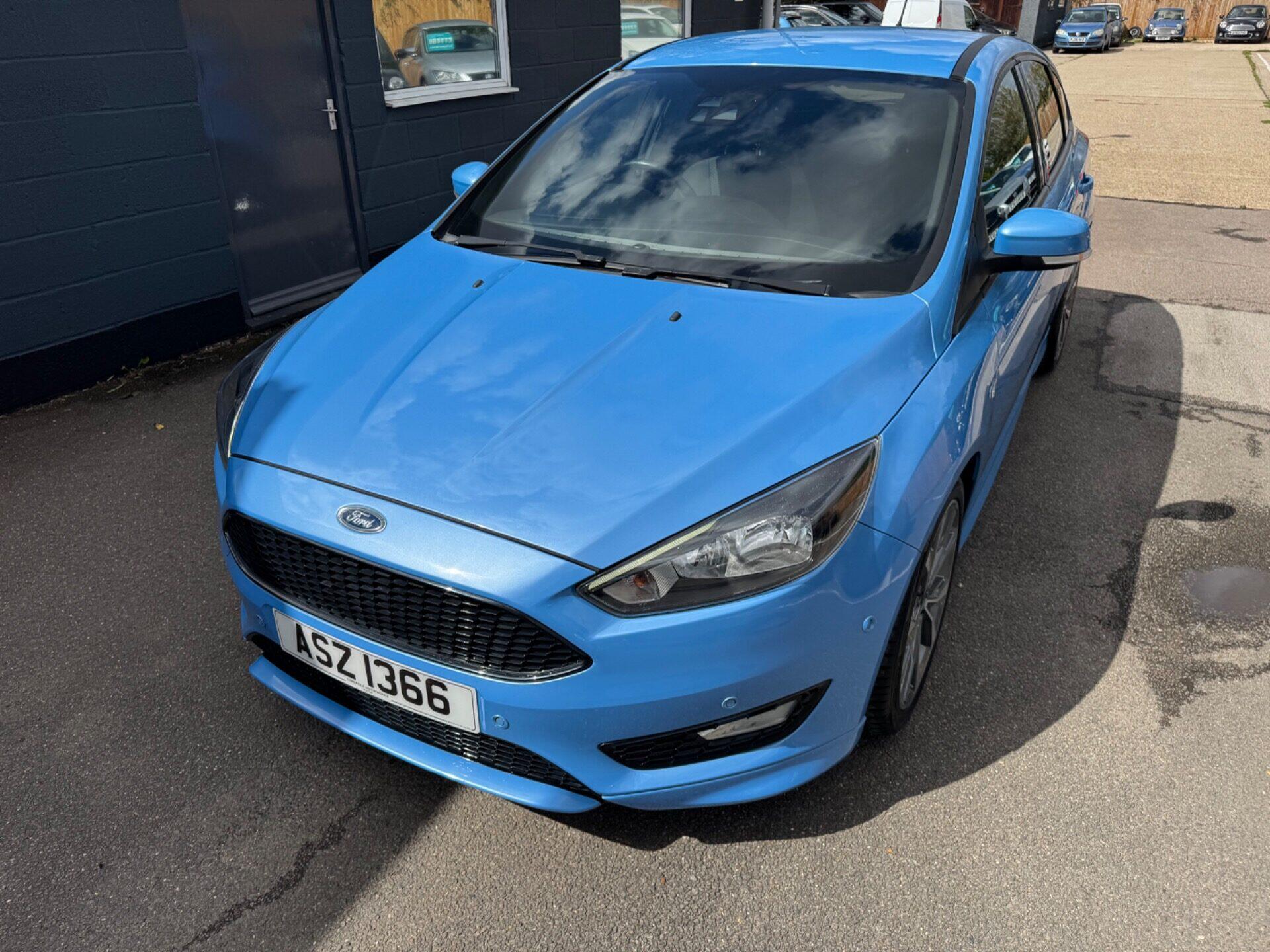 Ford Focus view 12