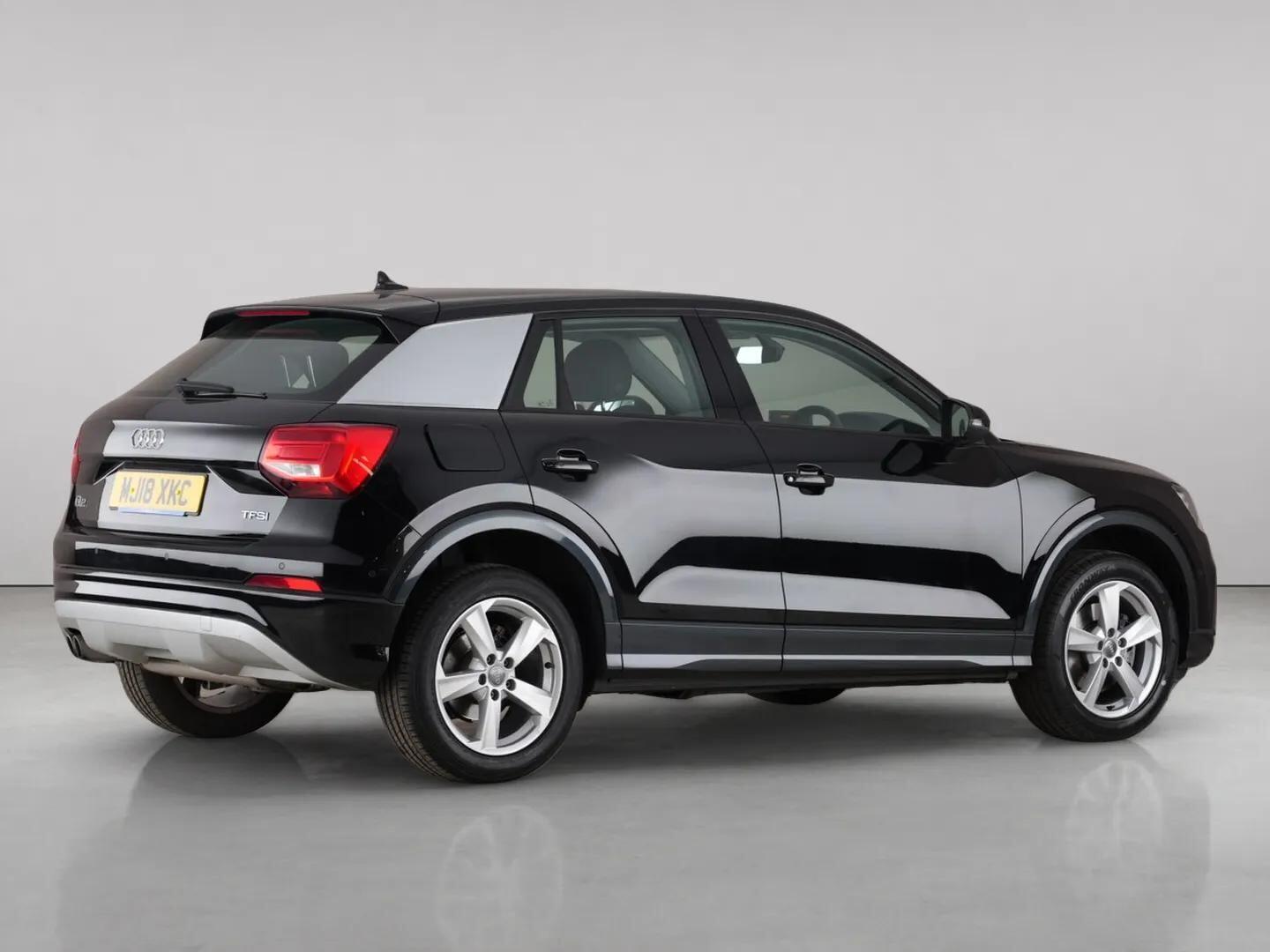 Audi Q2 view 8