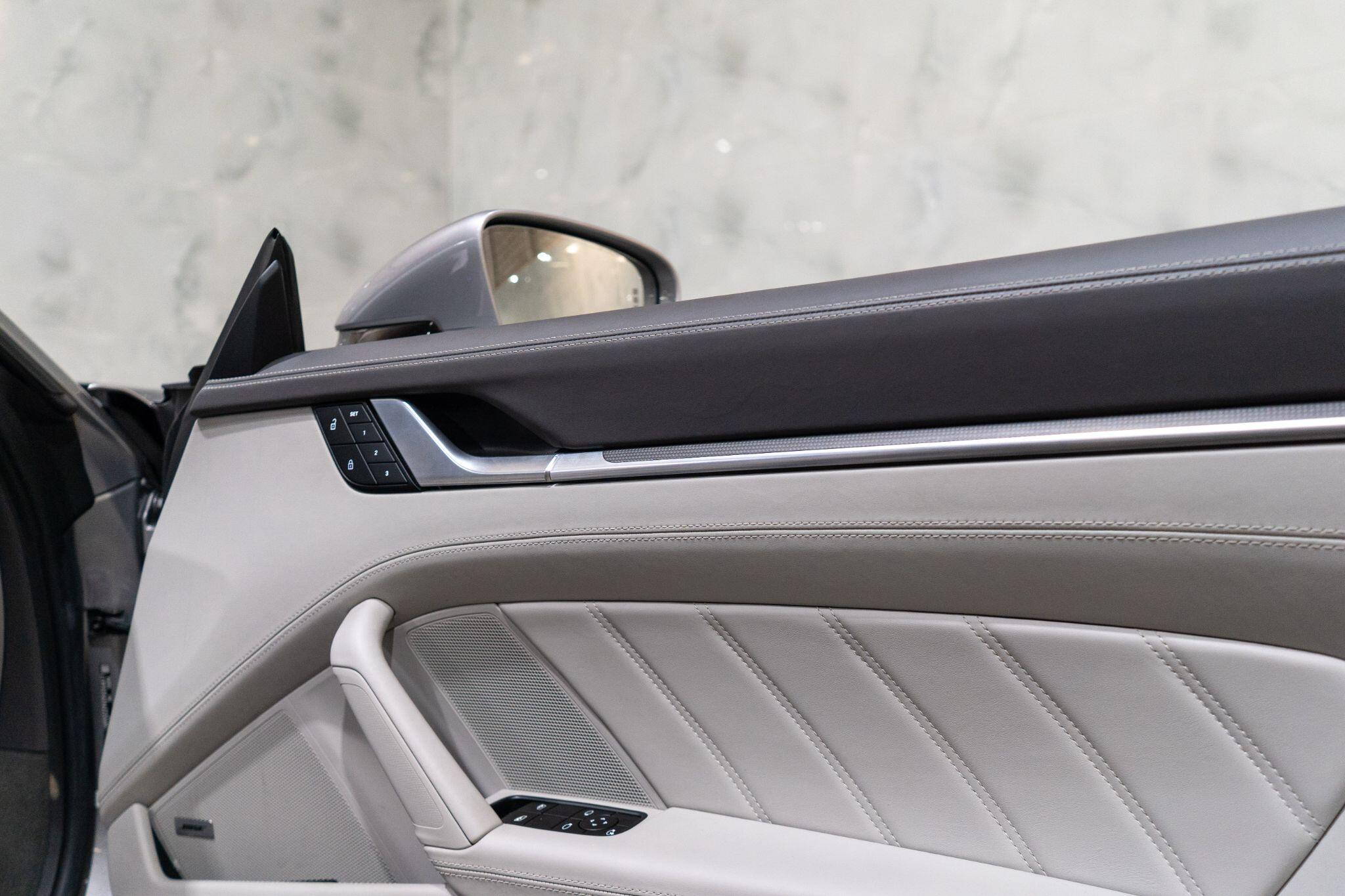 Porsche 911 view 26