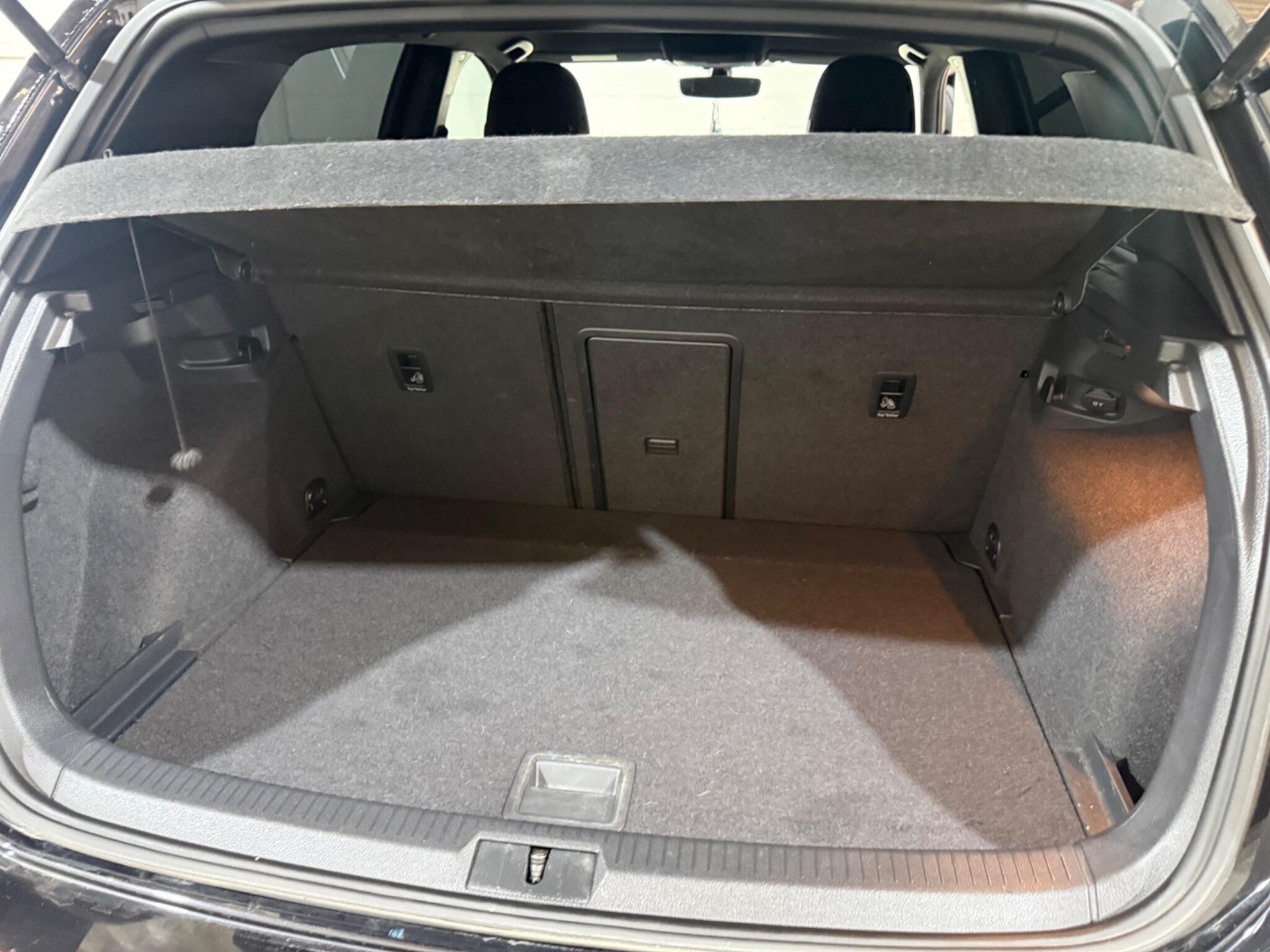 Volkswagen Golf view 53