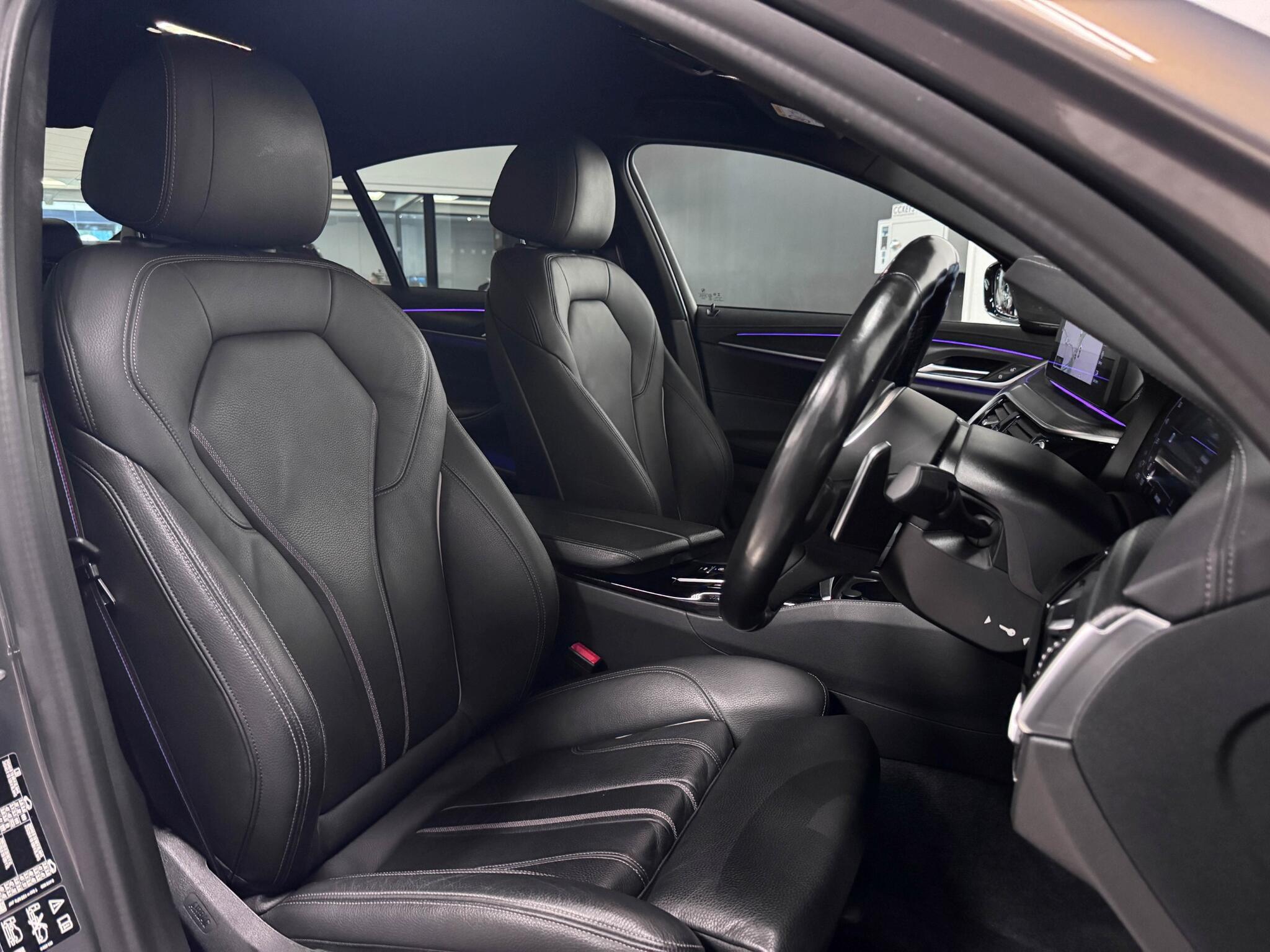 BMW 5 Series view 26
