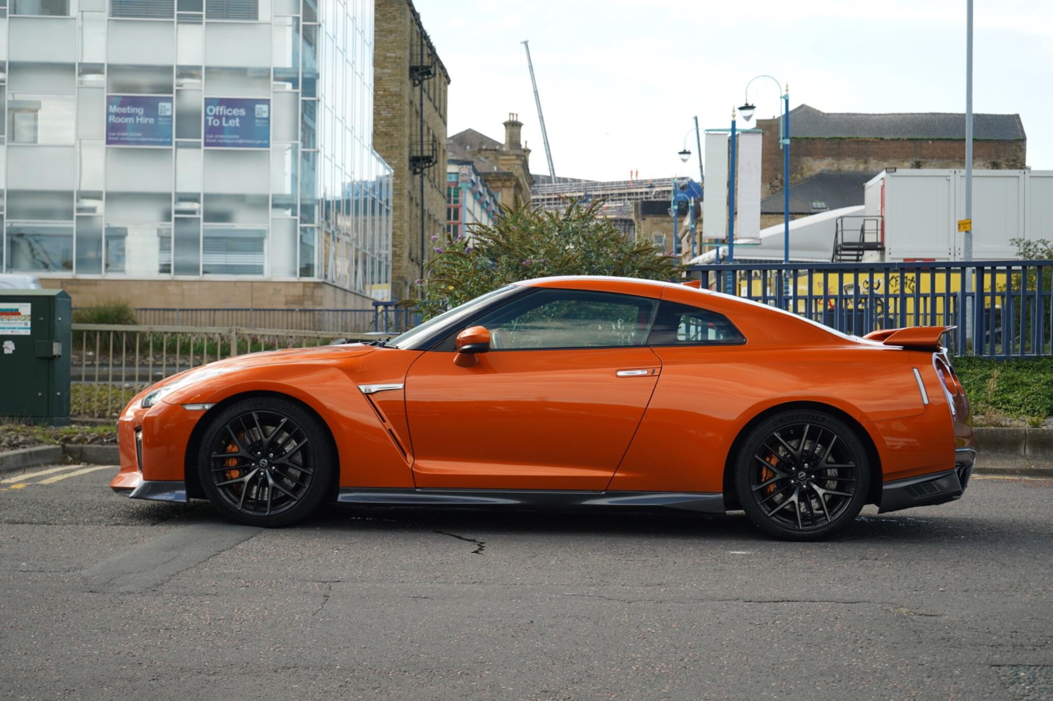 Nissan GT-R view 10