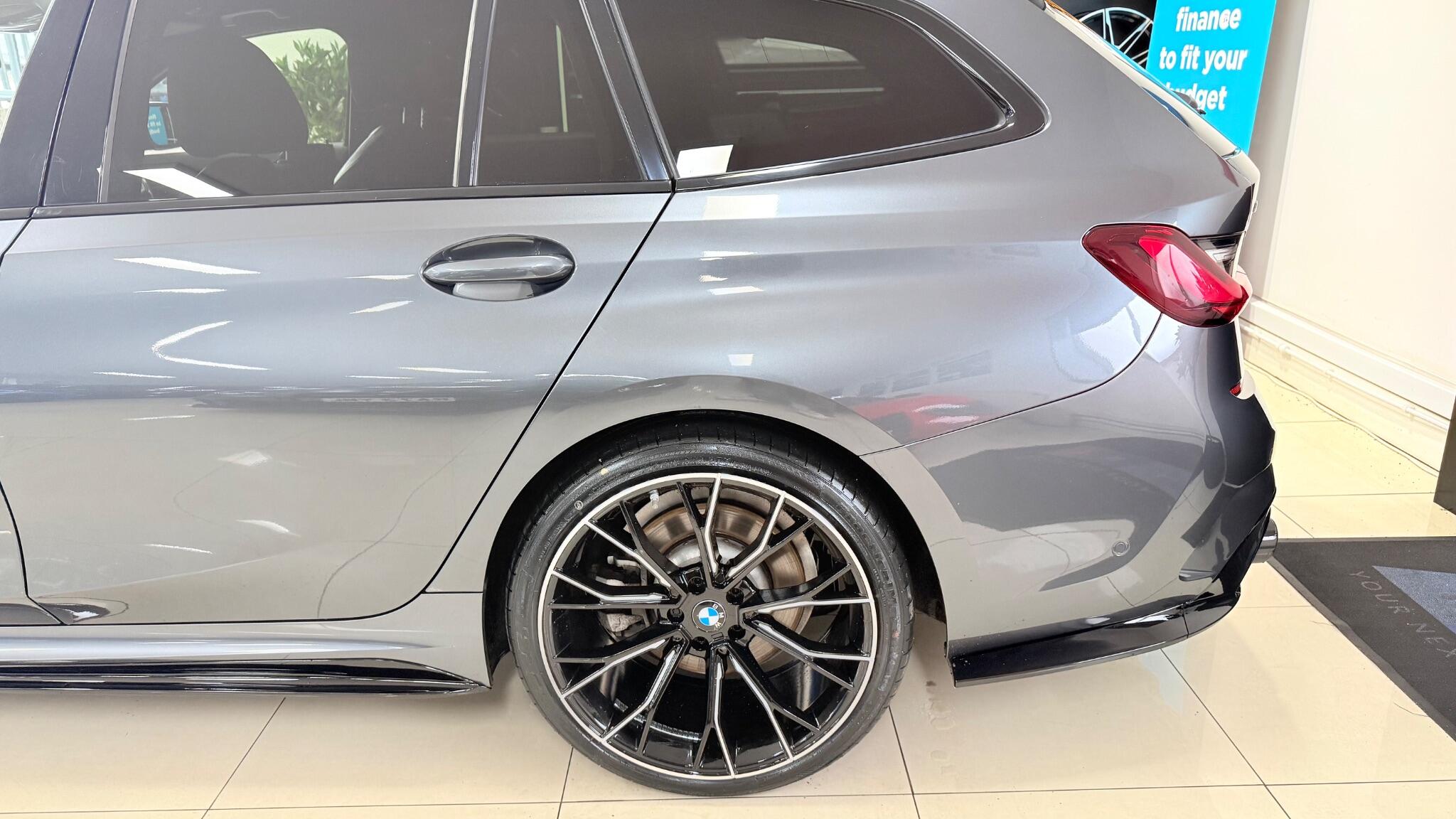 BMW 3 Series view 38