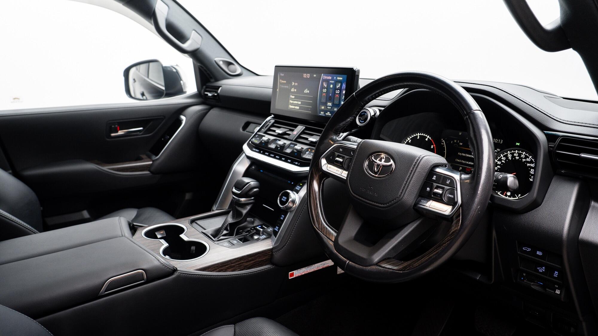 Toyota Land Cruiser view 17
