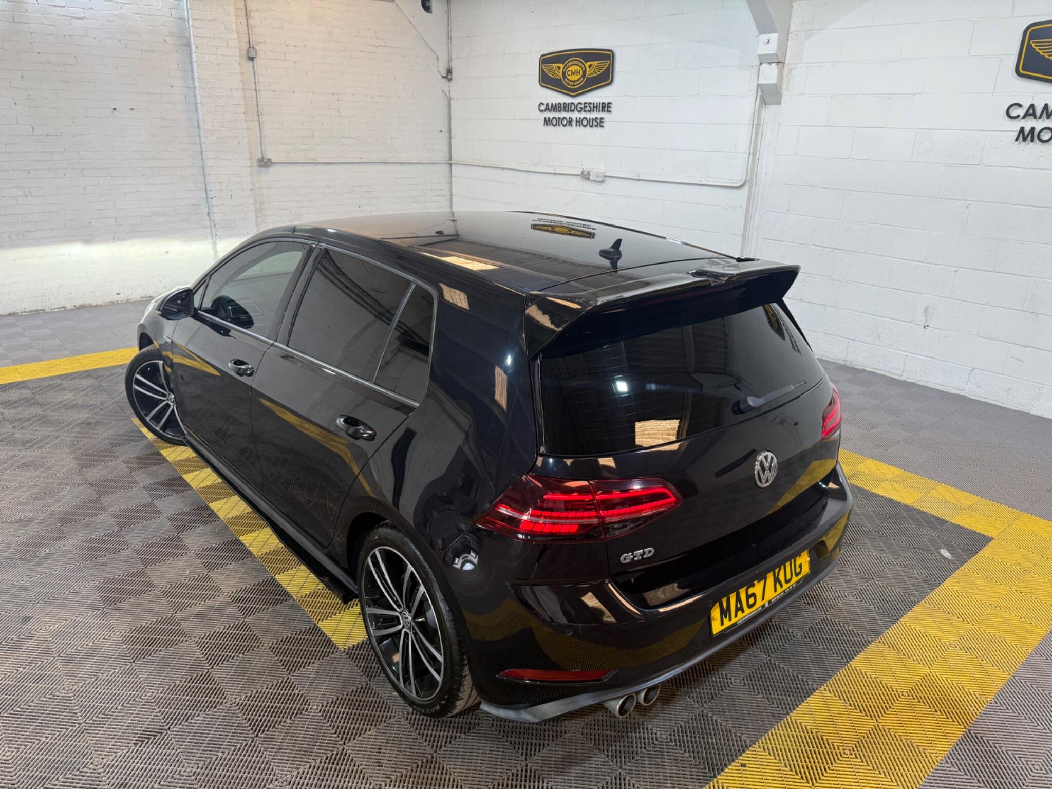 Volkswagen Golf view 4
