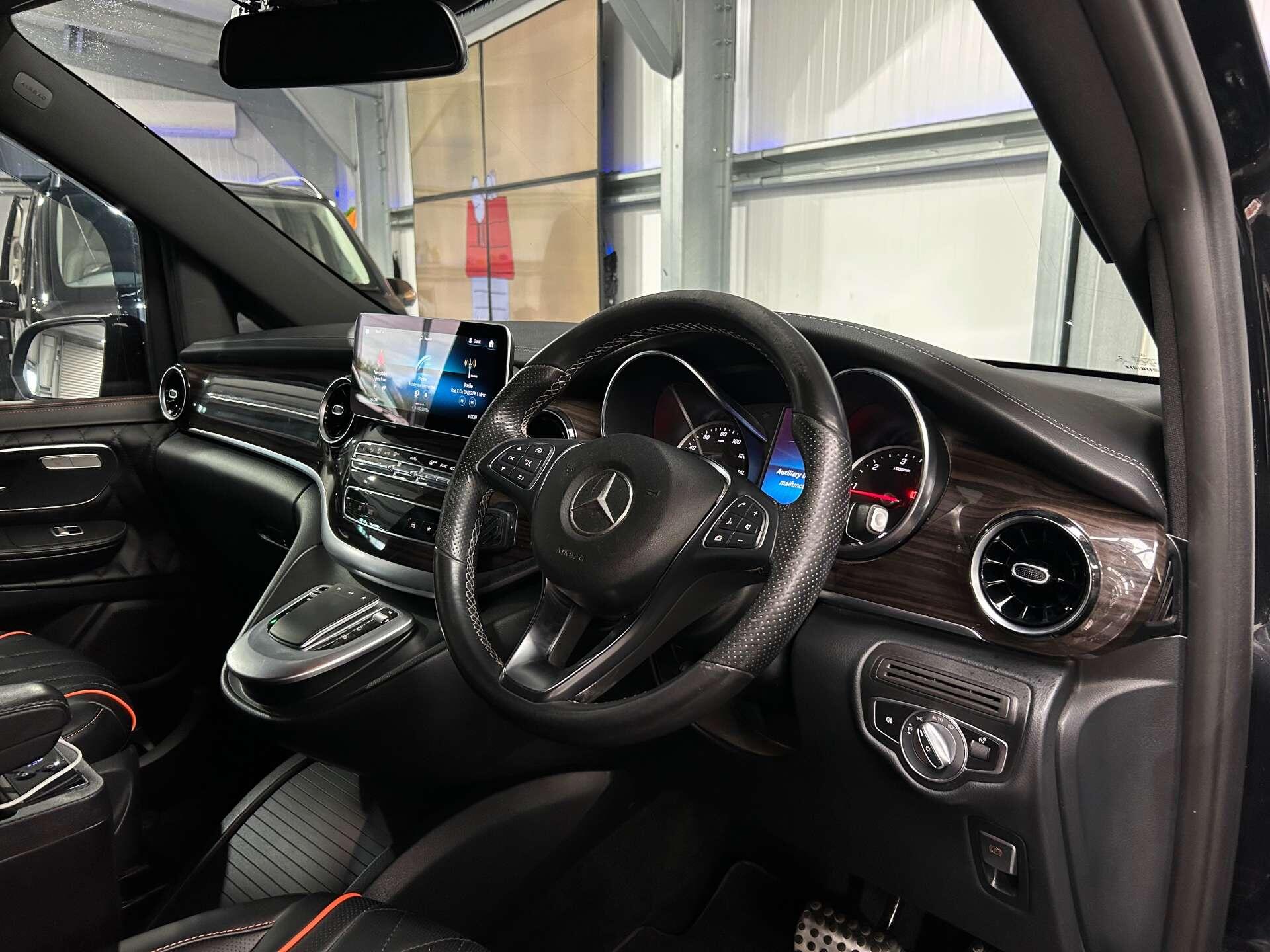 Mercedes-Benz V Class view 35