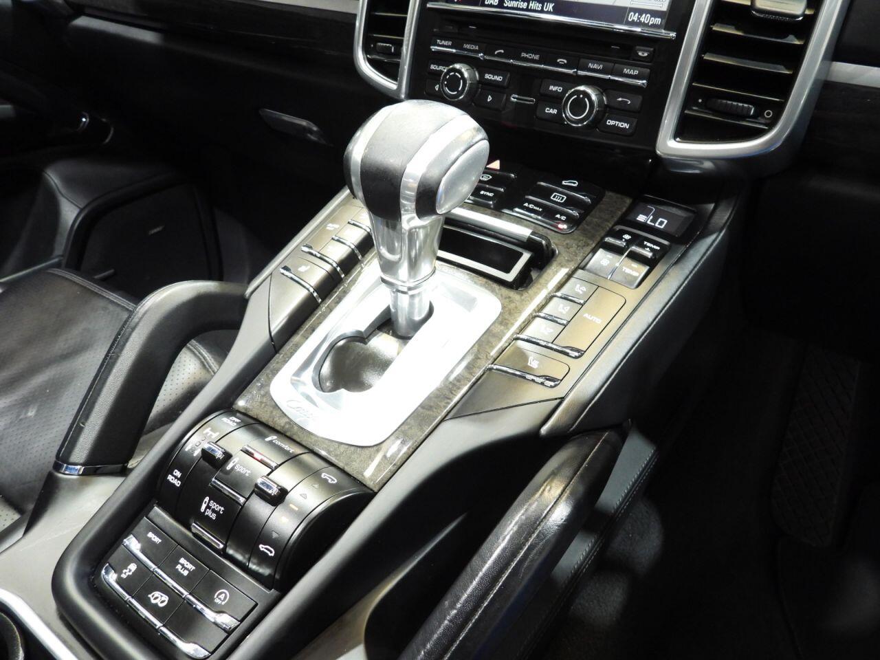 Porsche Cayenne view 38