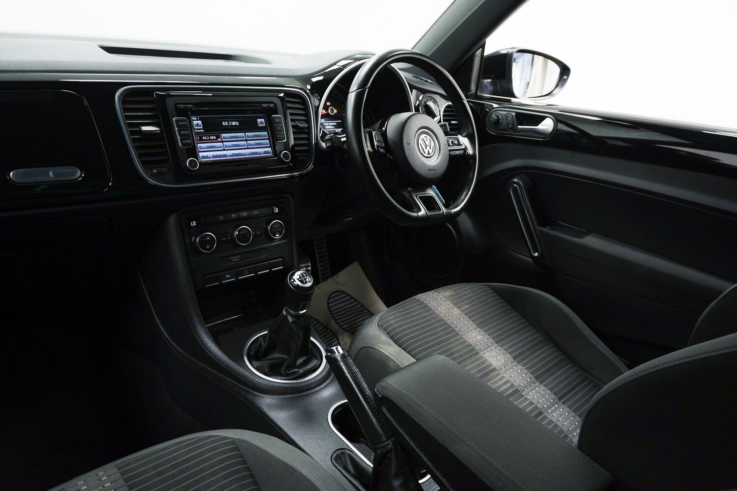 Volkswagen Beetle view 17