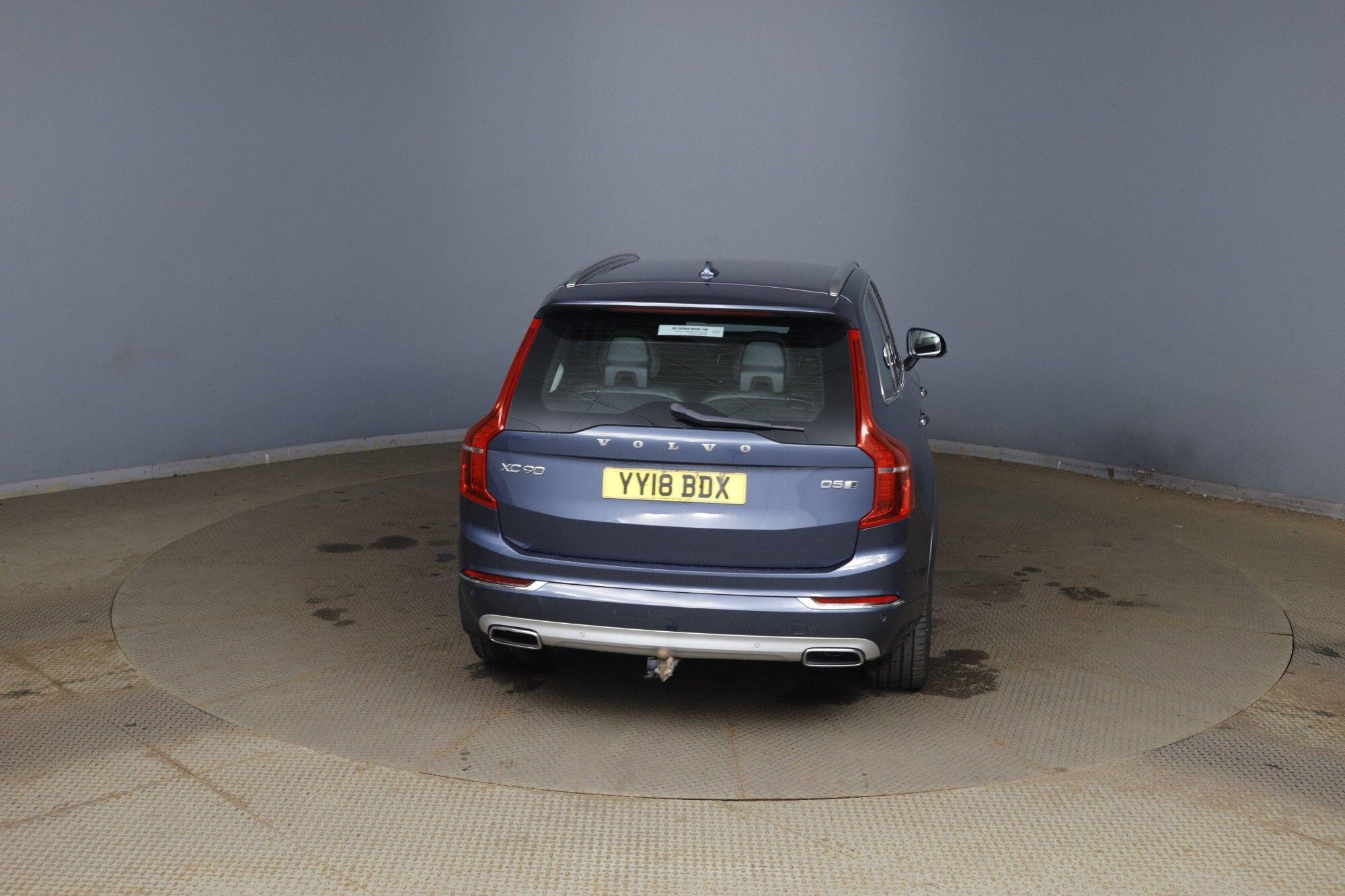 Volvo XC90 view 11
