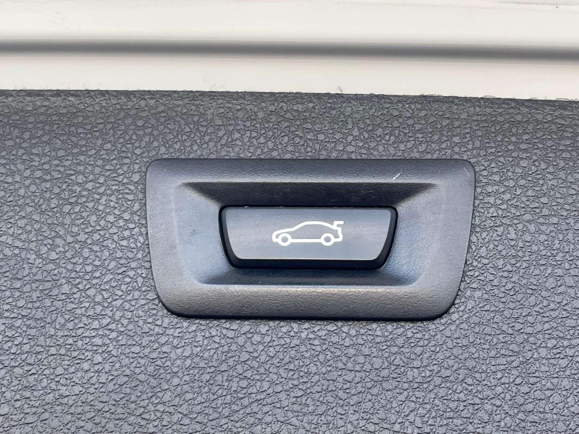 BMW 3 Series view 13