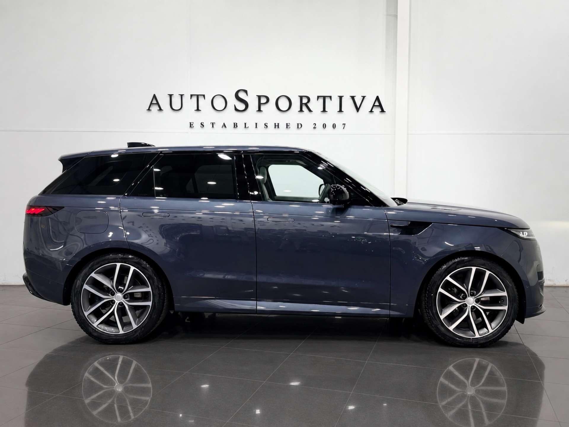 Land Rover Range Rover Sport view 3