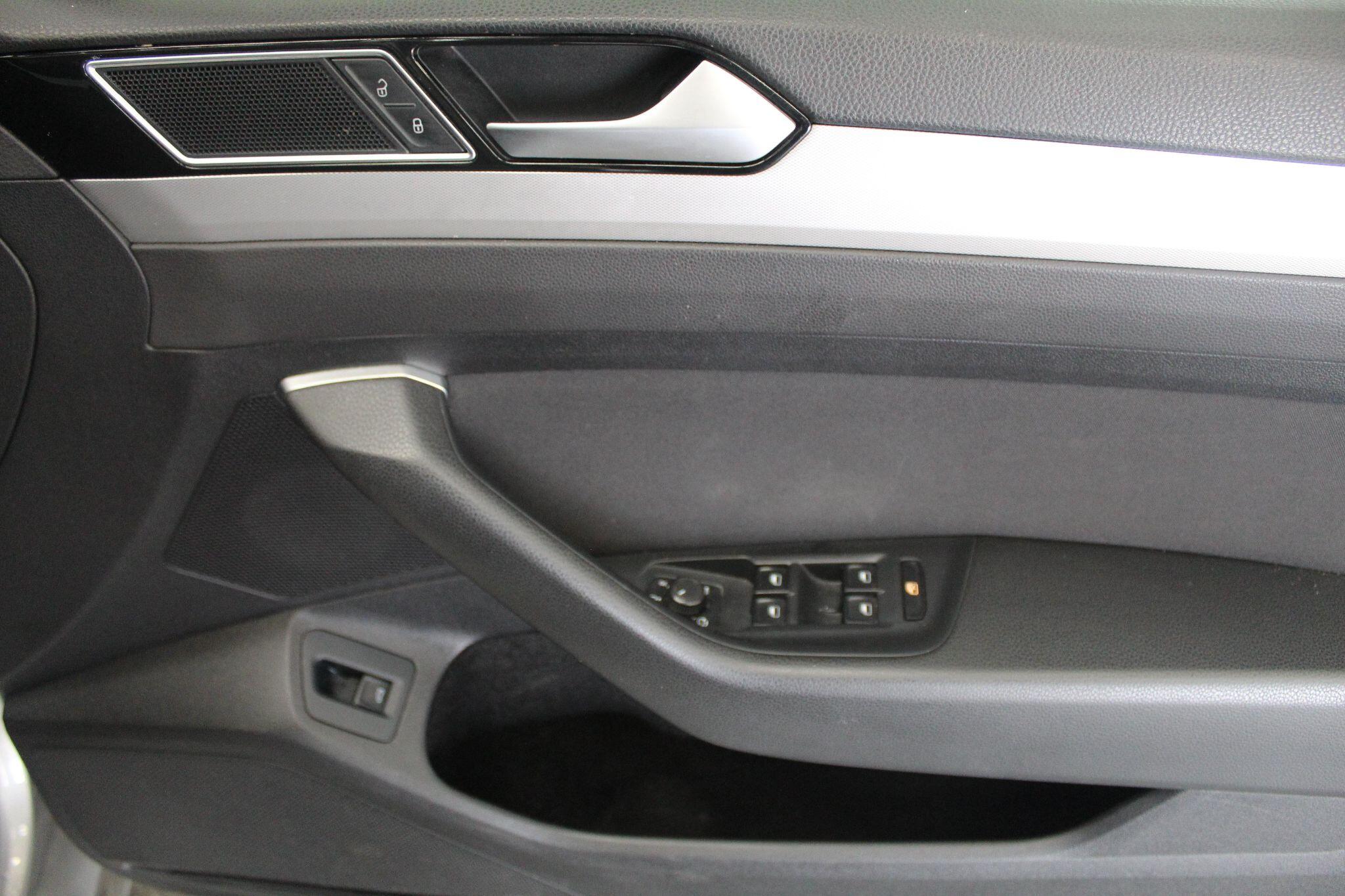 Volkswagen Passat view 46