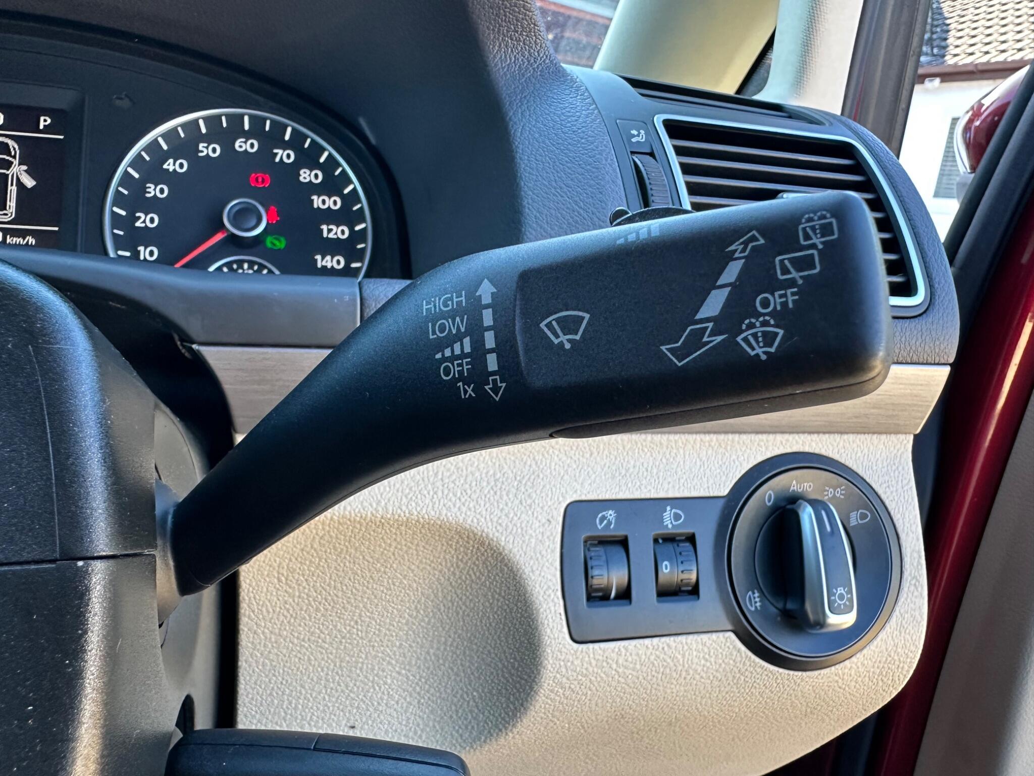 Volkswagen Touran view 18