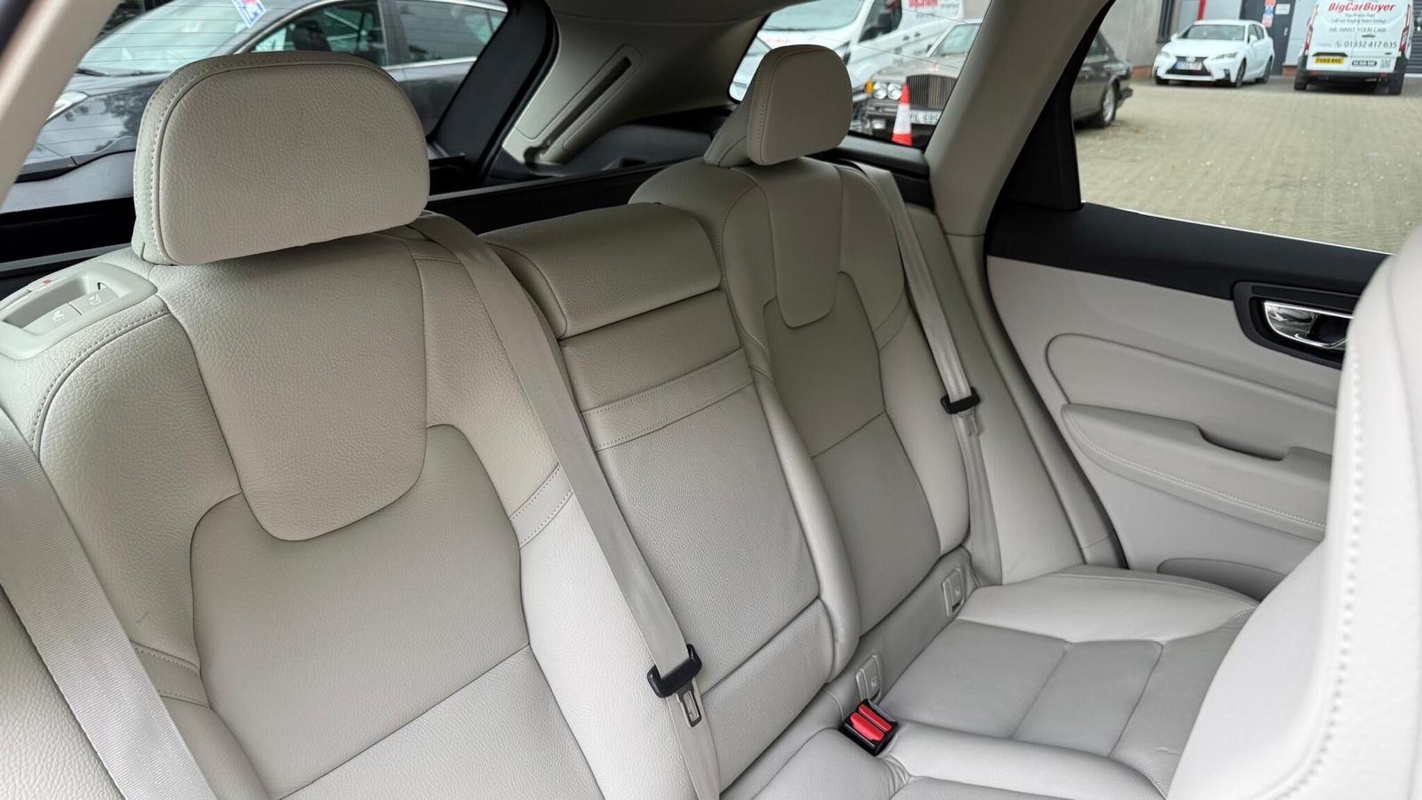 Volvo XC60 view 27