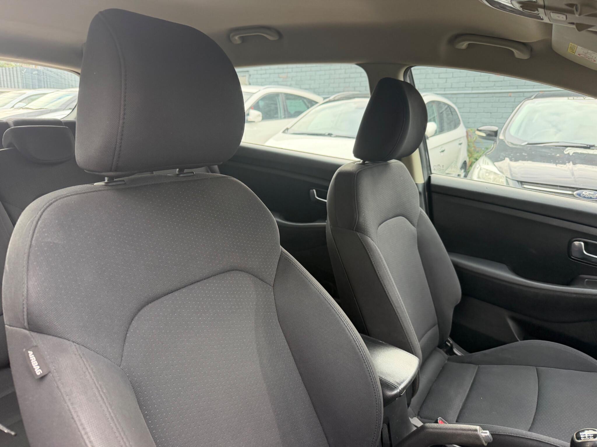 Kia Carens view 11