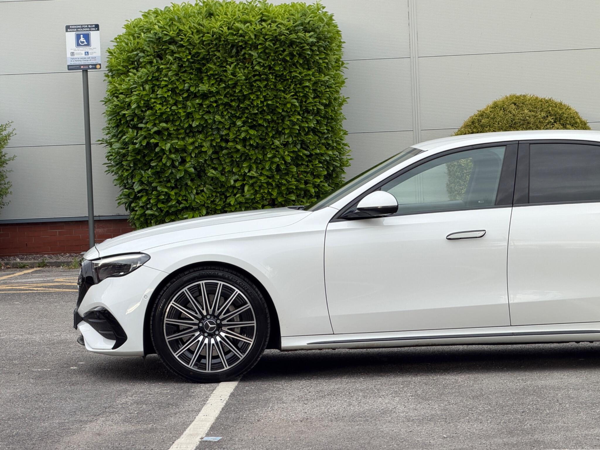 Mercedes-Benz E Class view 33