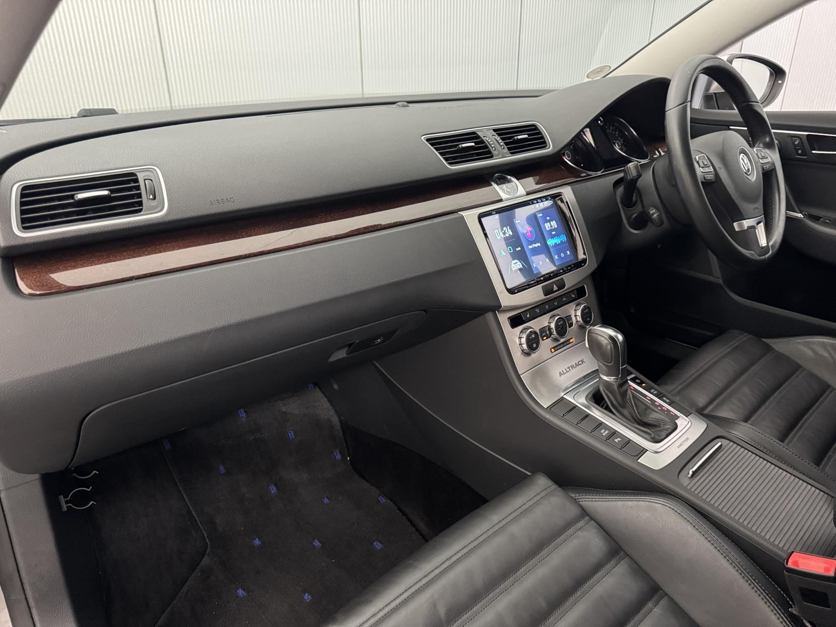 Volkswagen Passat view 65