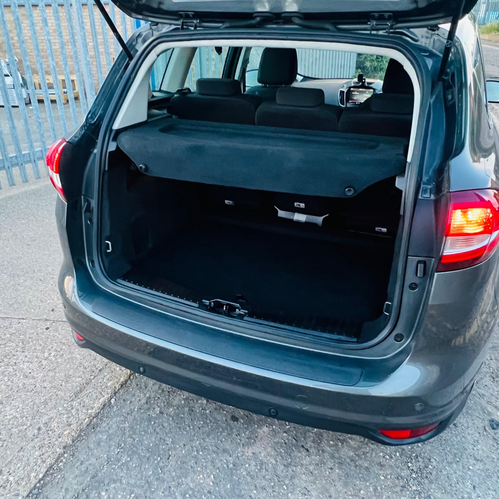 Ford C-Max view 9