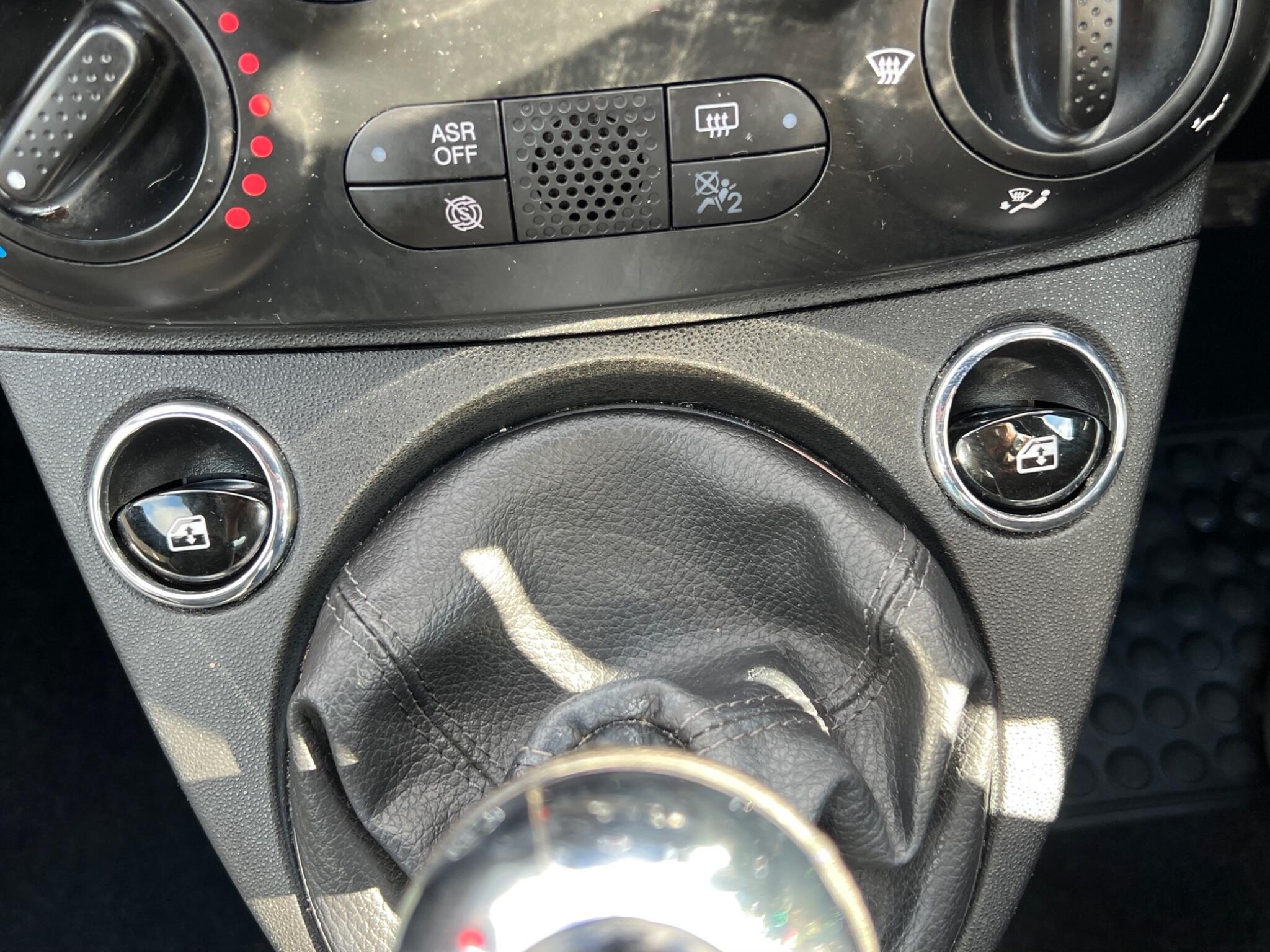 2016 Fiat 500 image 16