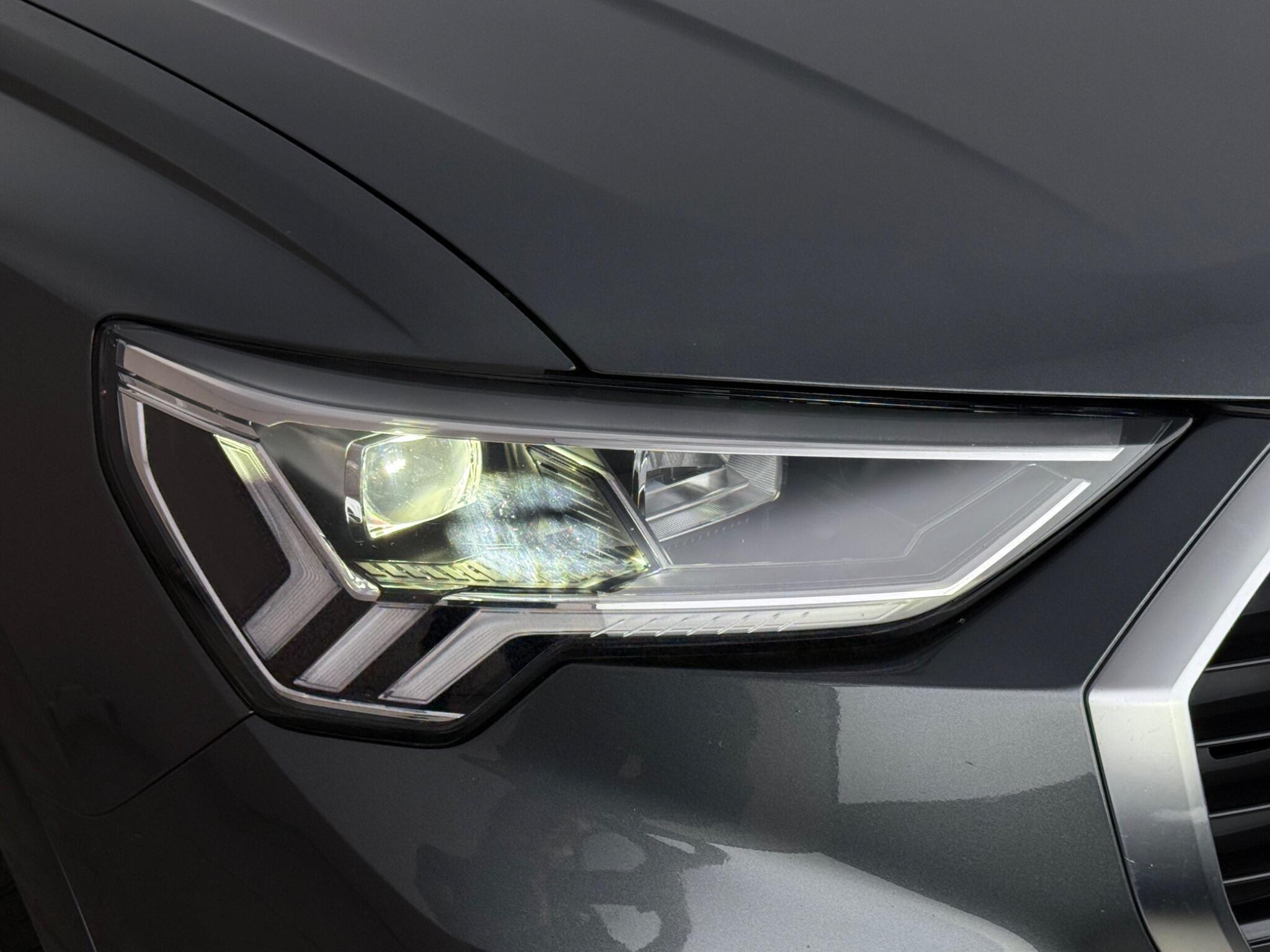 Audi Q3 view 4