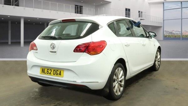 Vauxhall Astra view 4