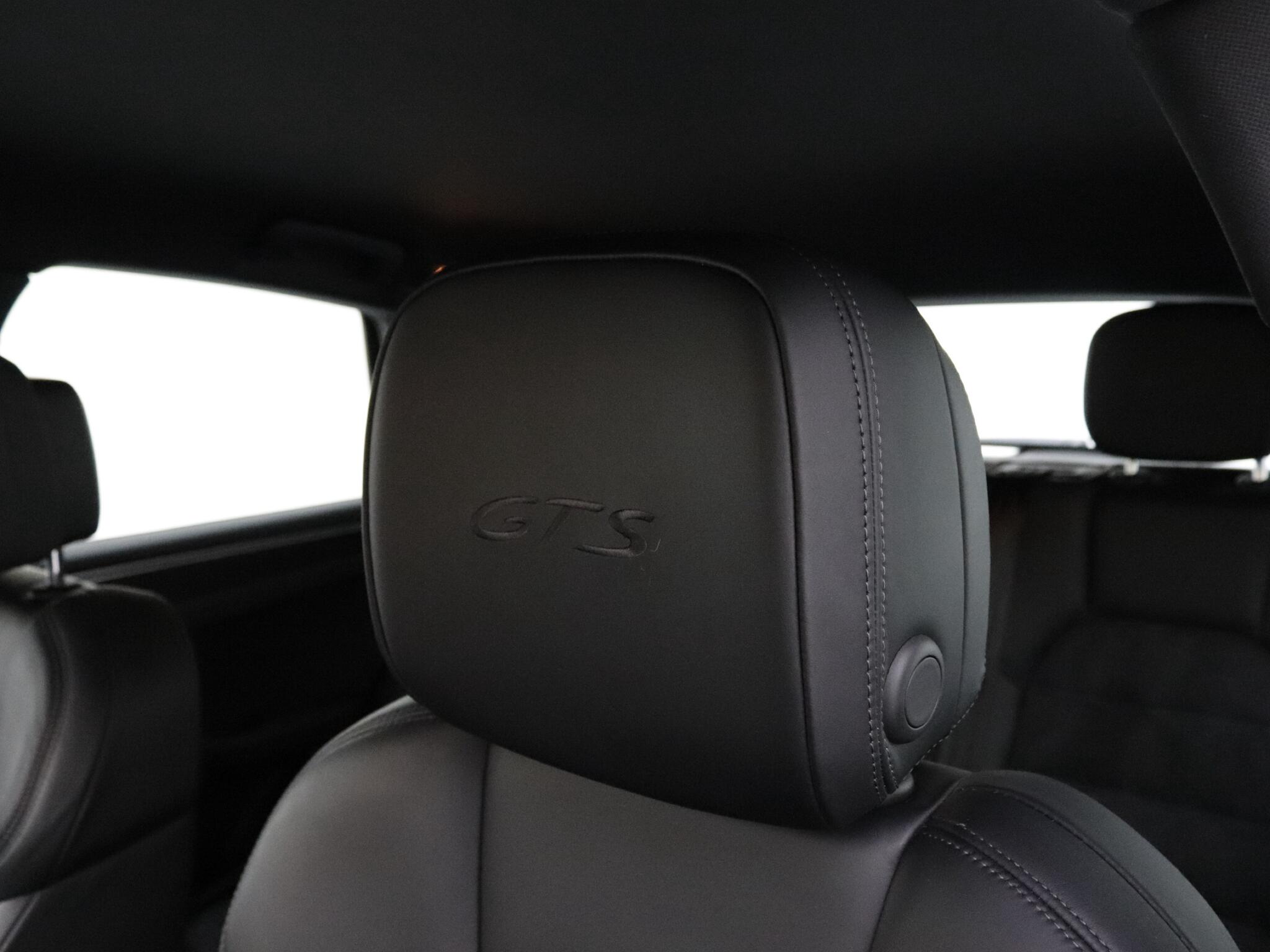 Porsche Macan view 14