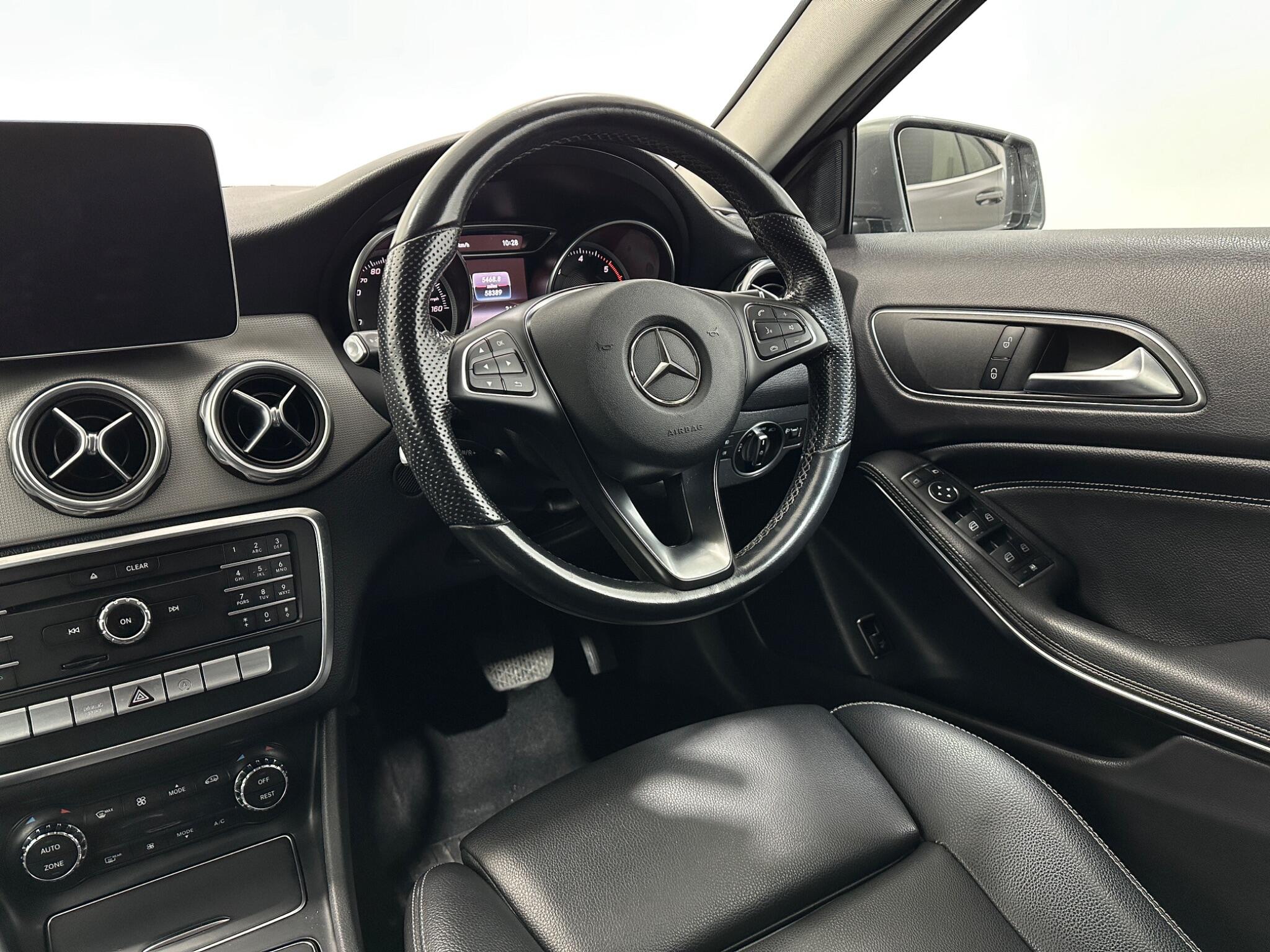 Mercedes-Benz Gla view 12