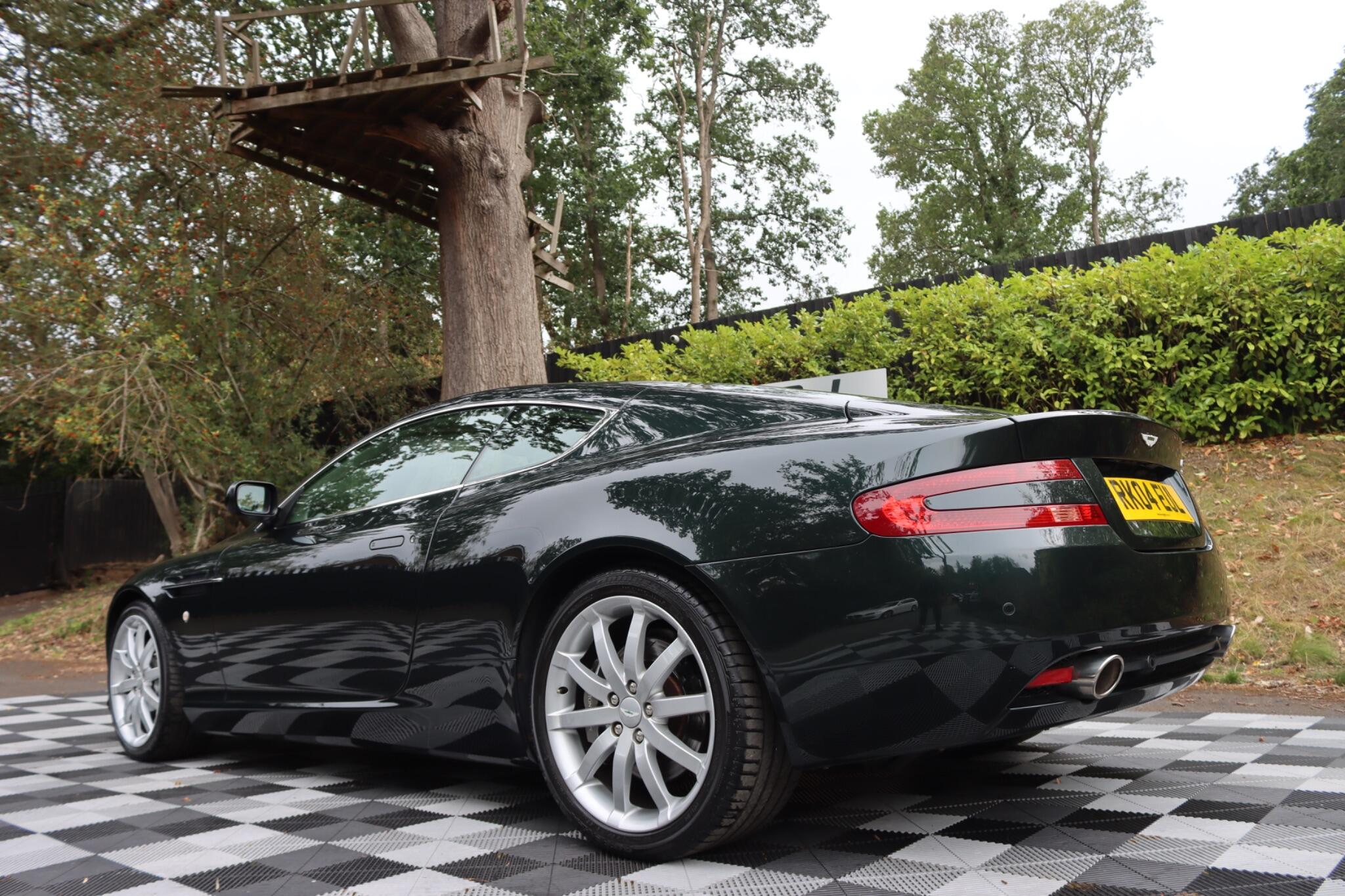 Aston Martin DB9 view 29