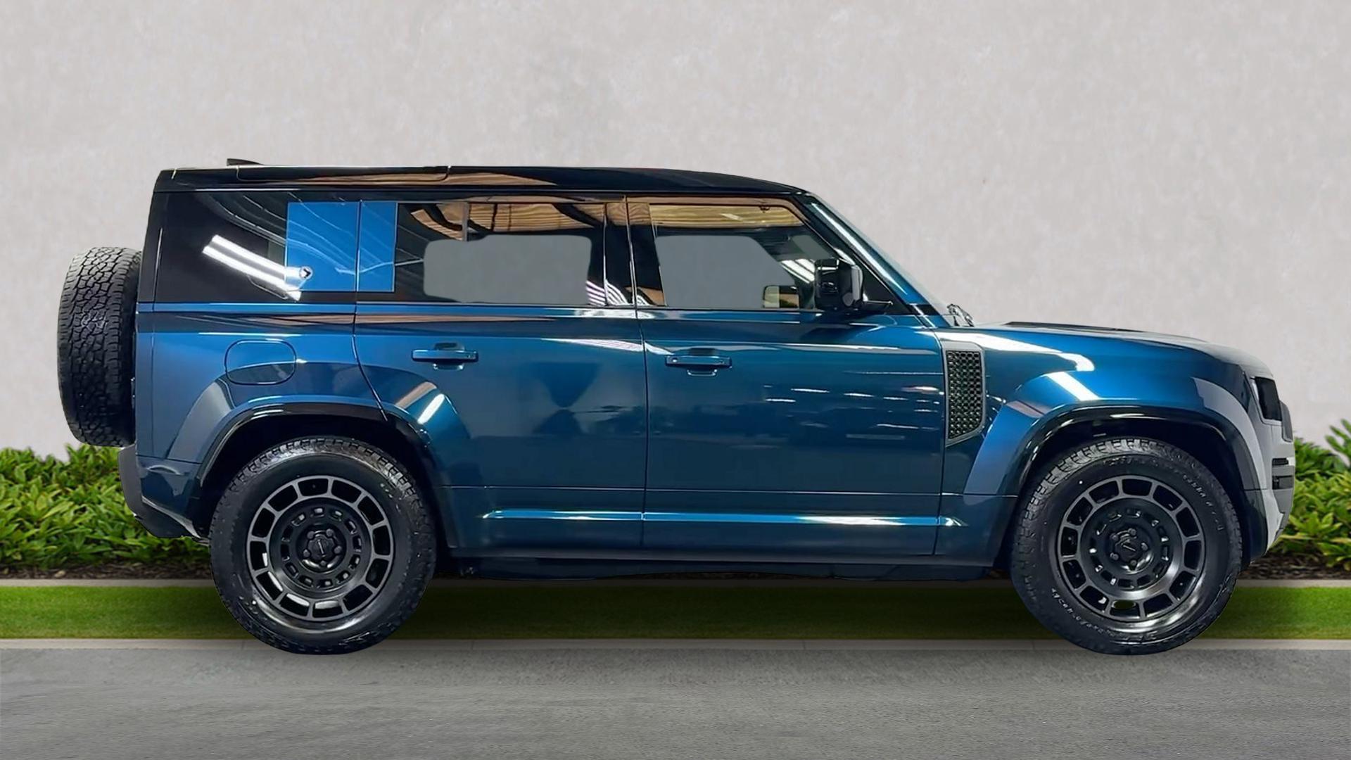 Land Rover Defender view 5