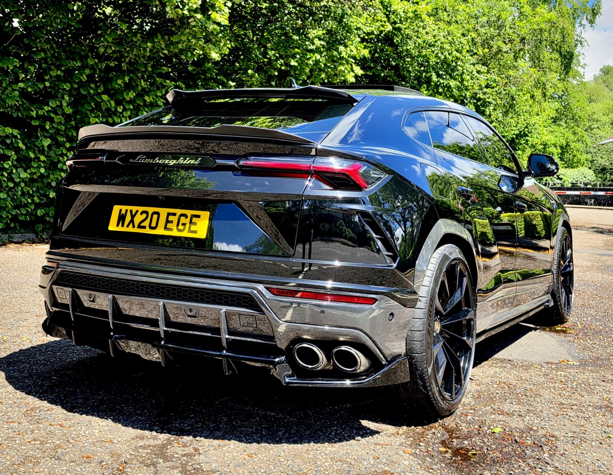 Lamborghini Urus view 3