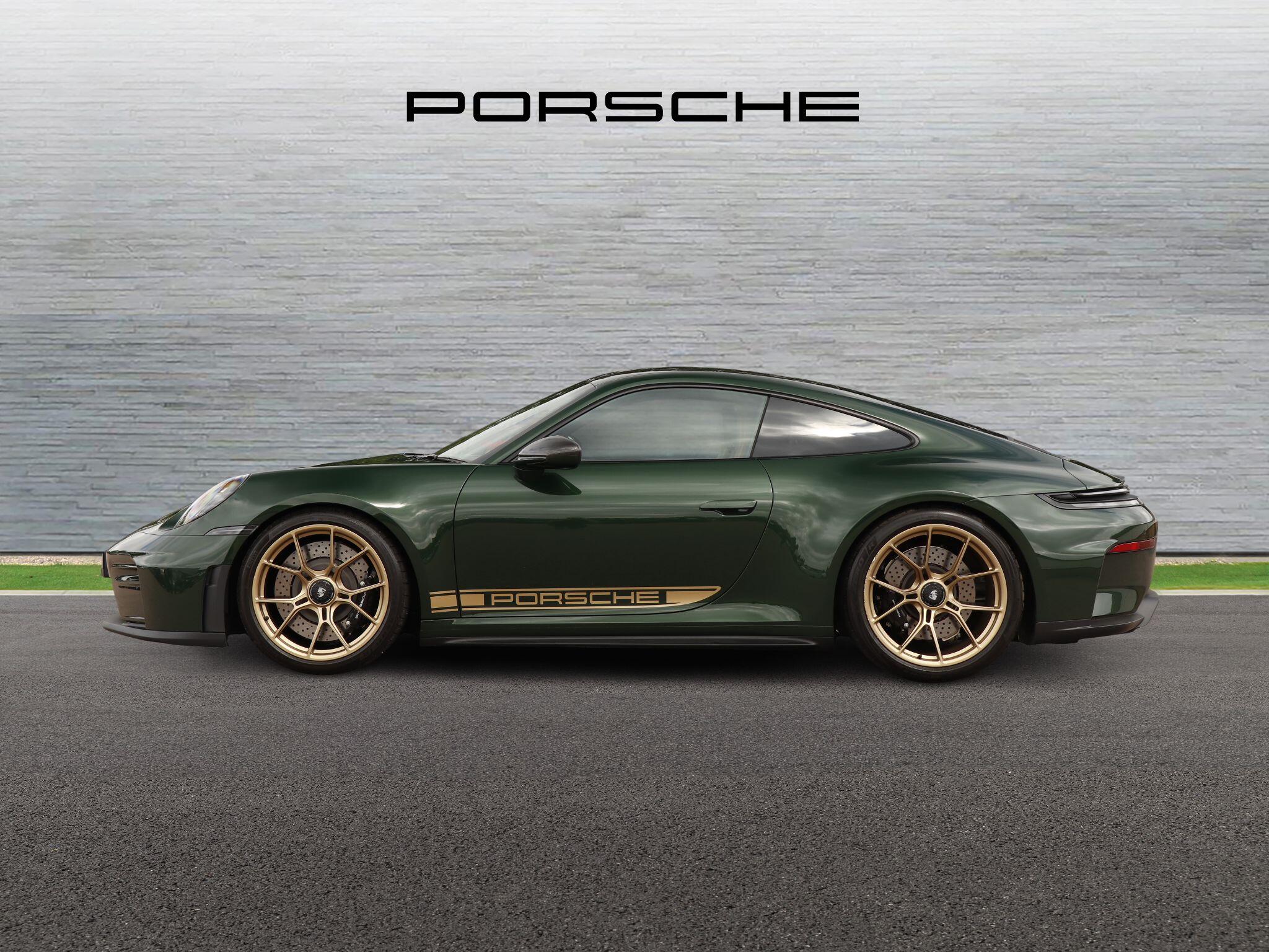 Porsche 911 view 6