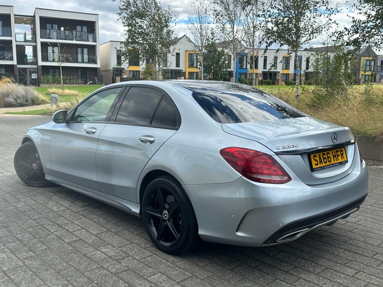 Mercedes-Benz C-Class view 19