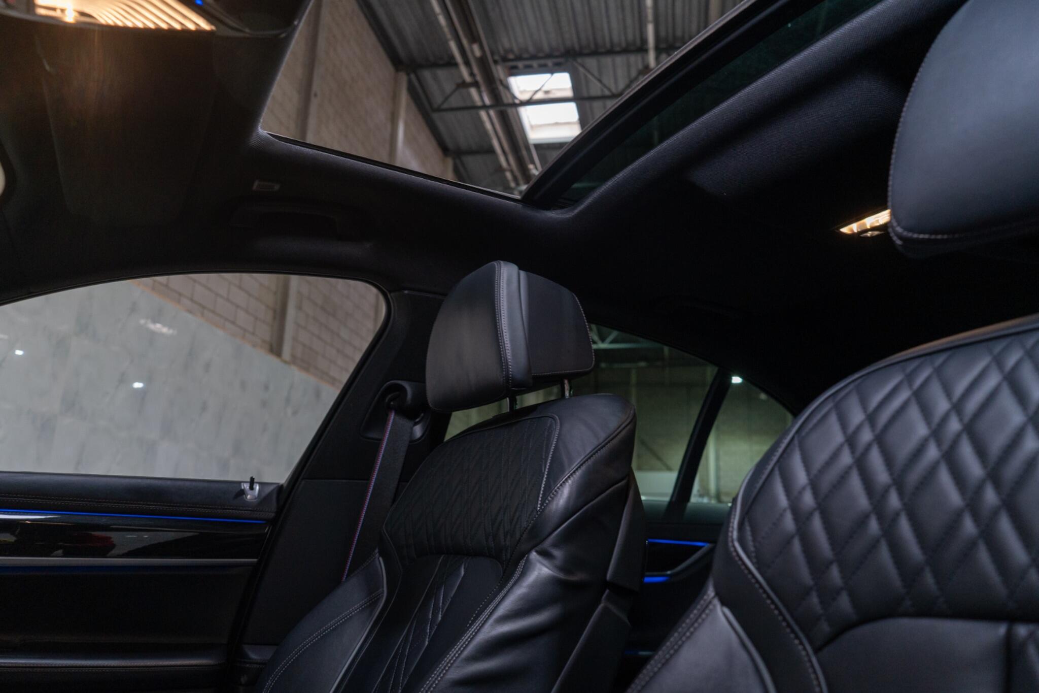 BMW 7 Series view 15