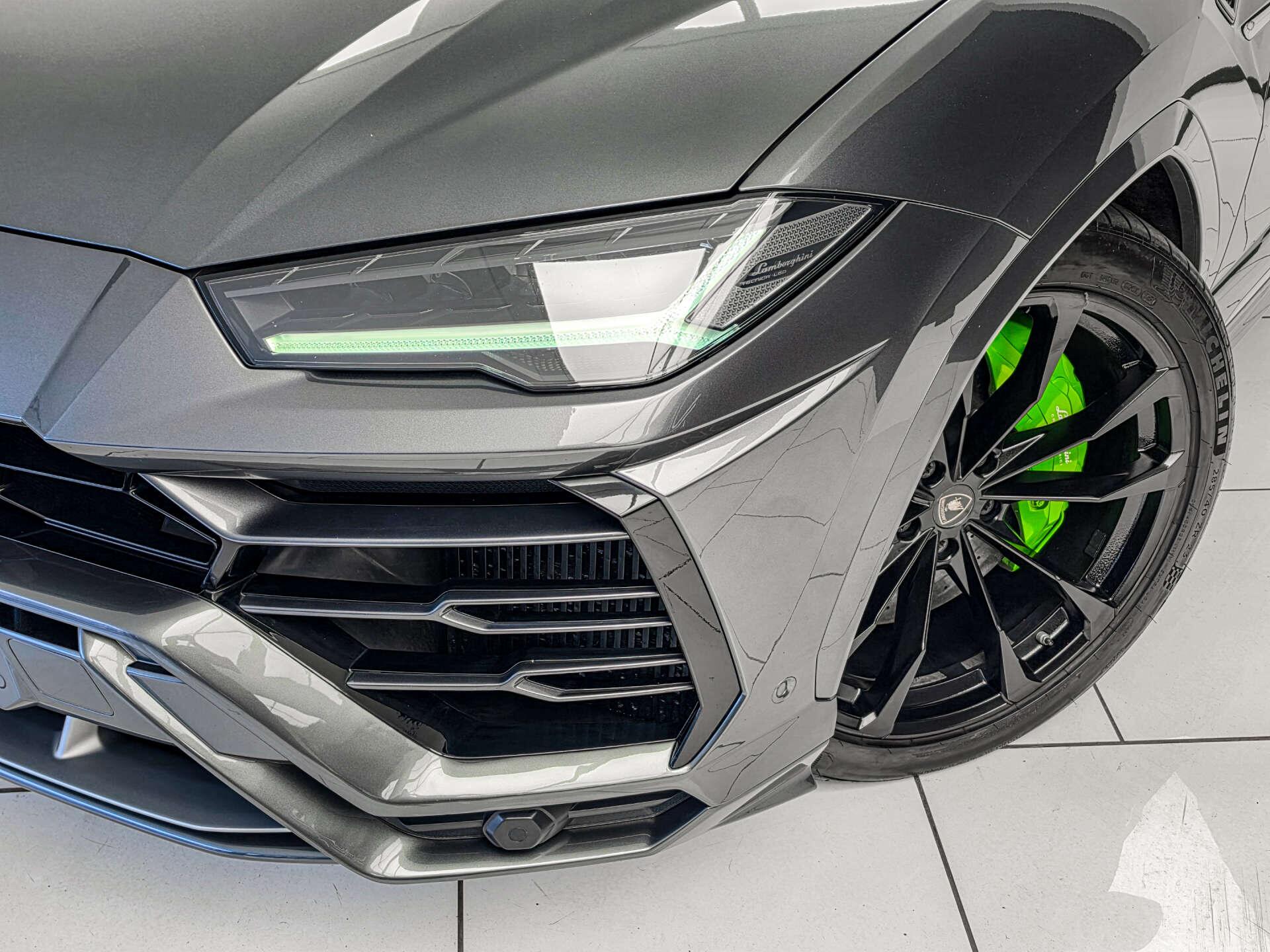 Lamborghini Urus view 27