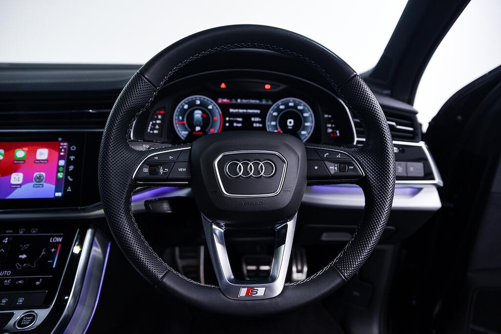 Audi Q7 view 25