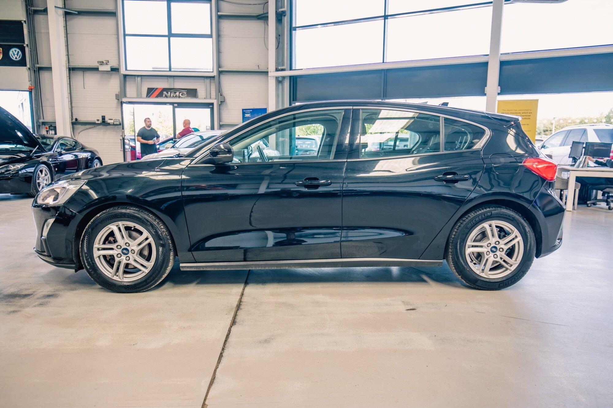 Ford Focus view 28