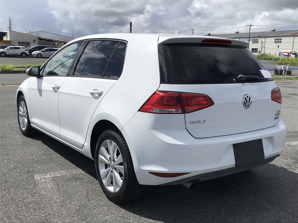 Volkswagen Golf view 3