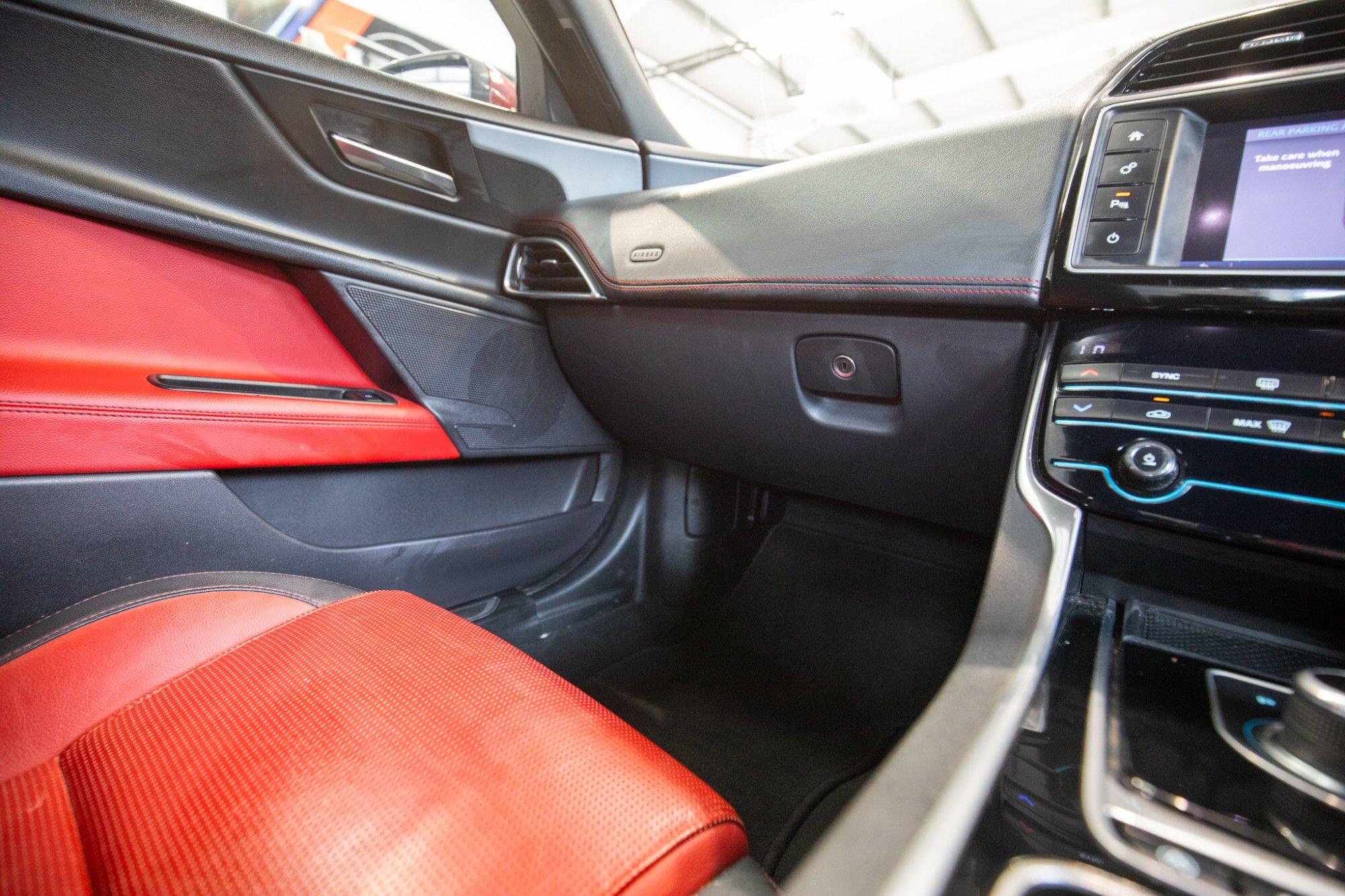 Jaguar Xe view 25