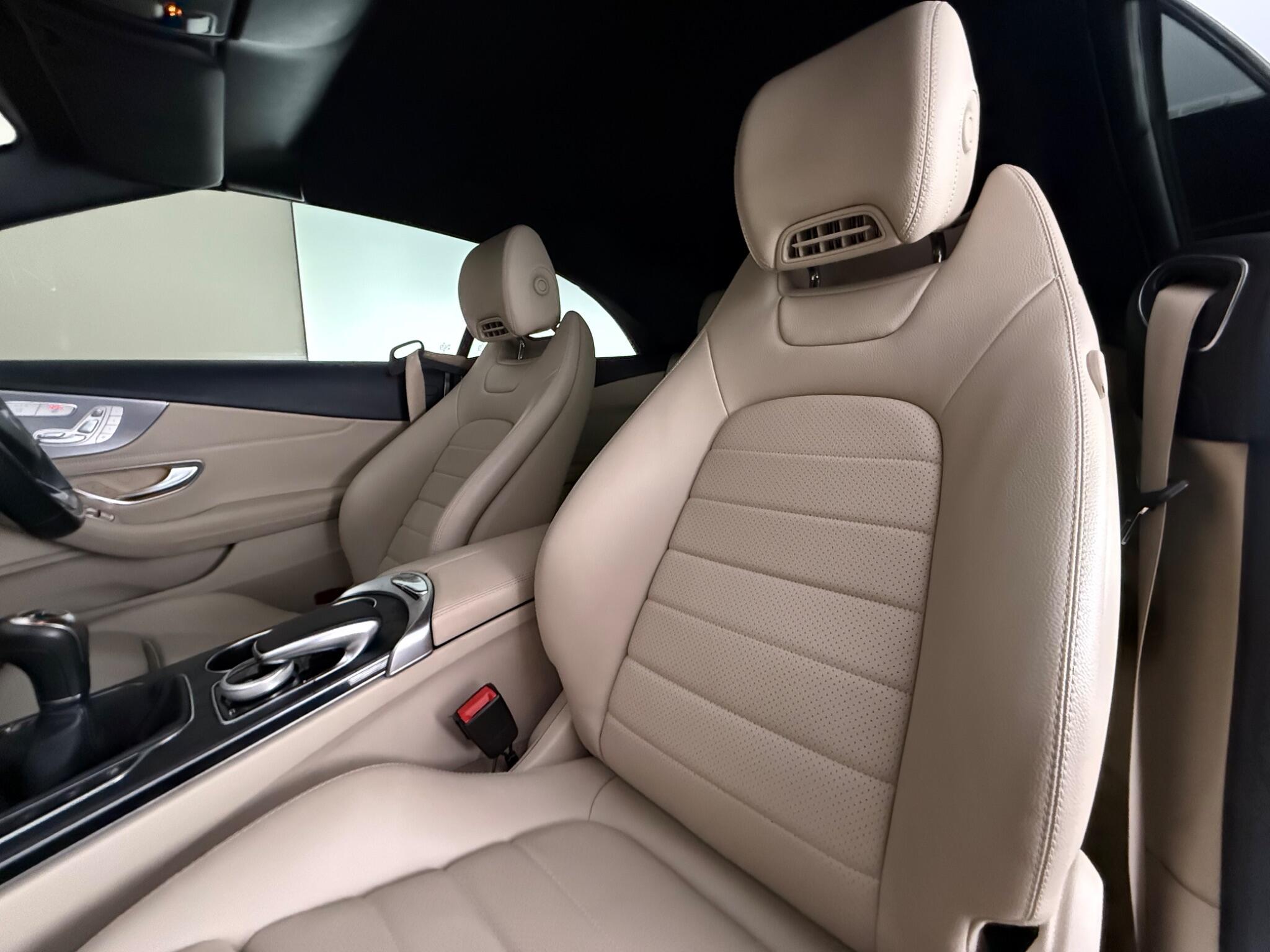 Mercedes-Benz C-Class view 34