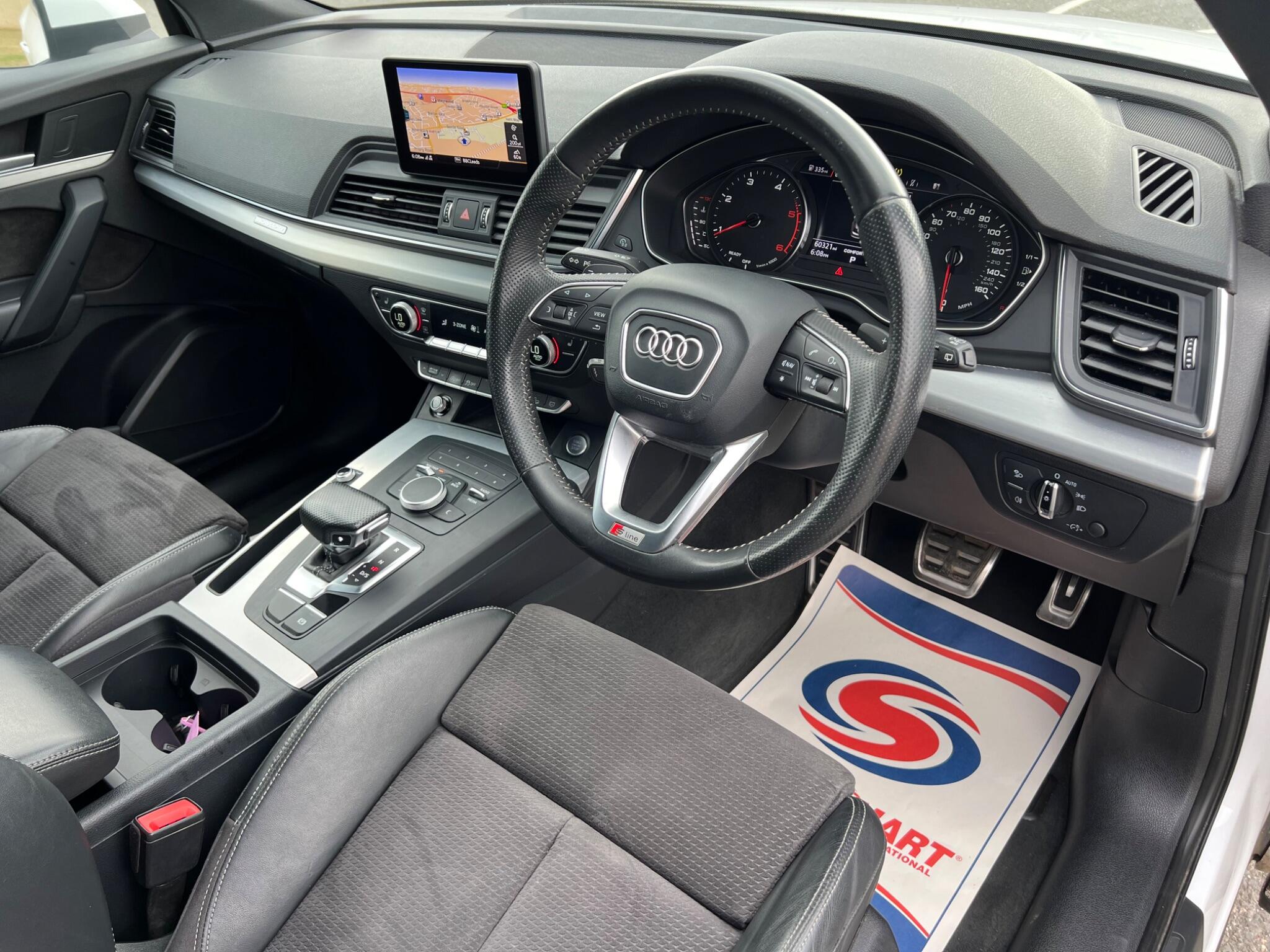 Audi Q5 view 3
