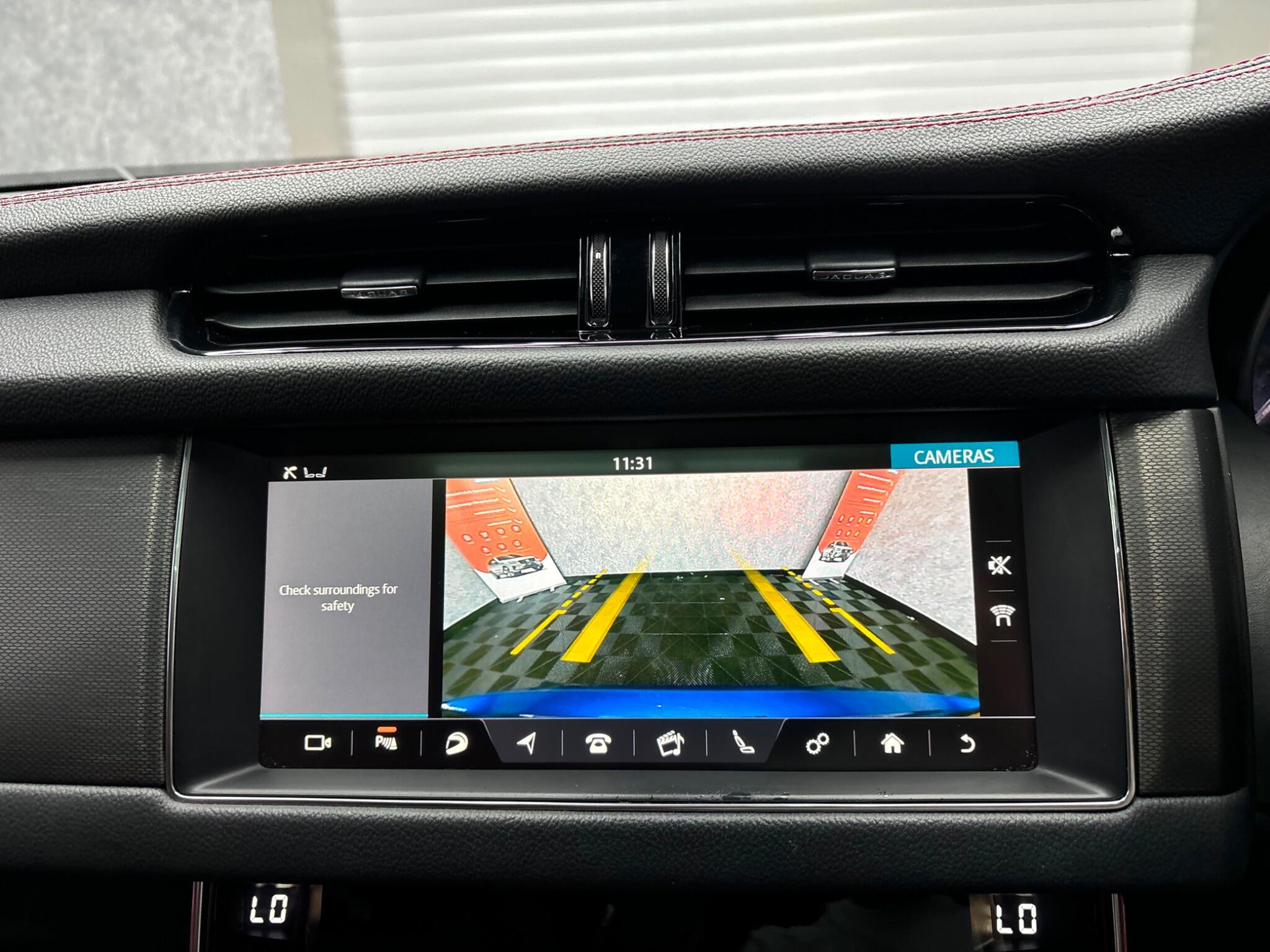 Jaguar XF view 21