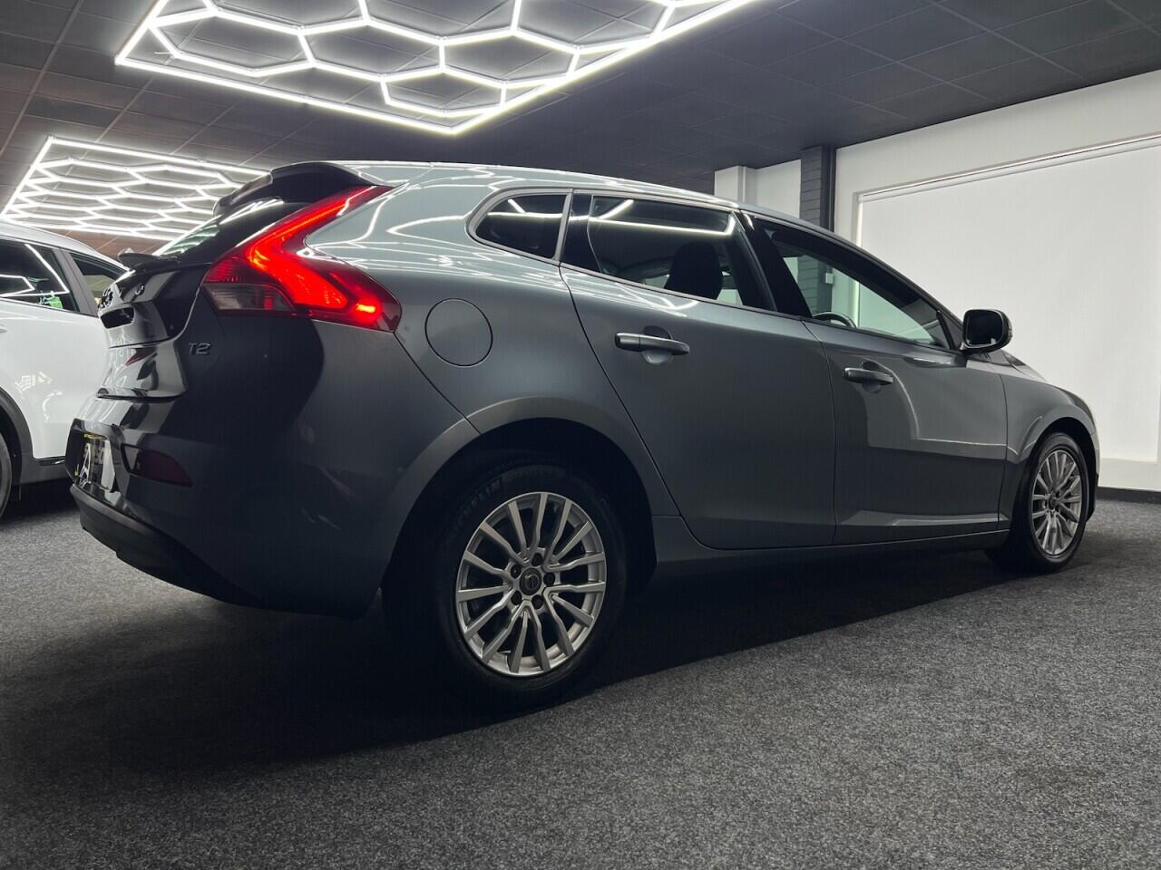Volvo V40 view 14