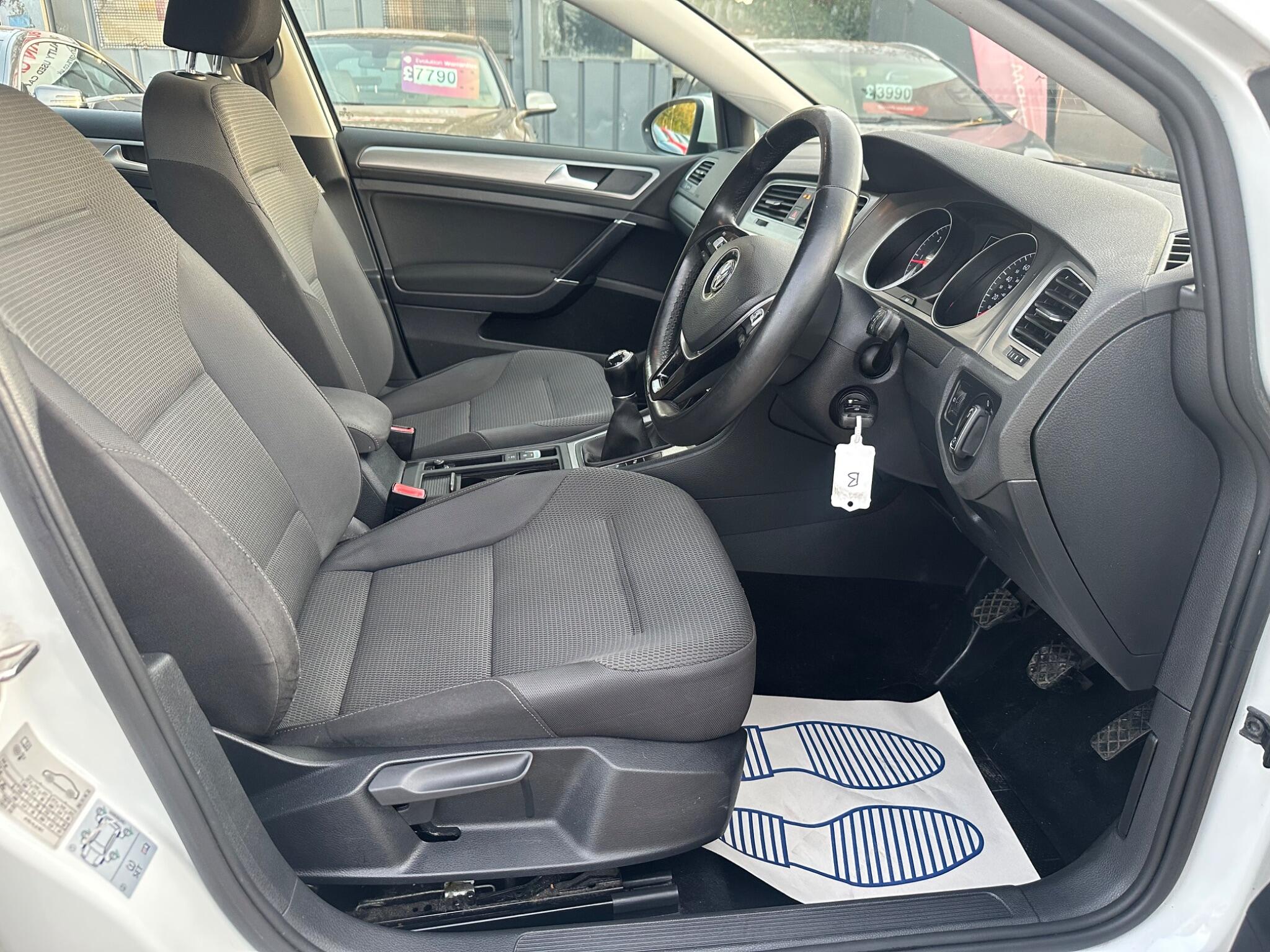 Volkswagen Golf view 24