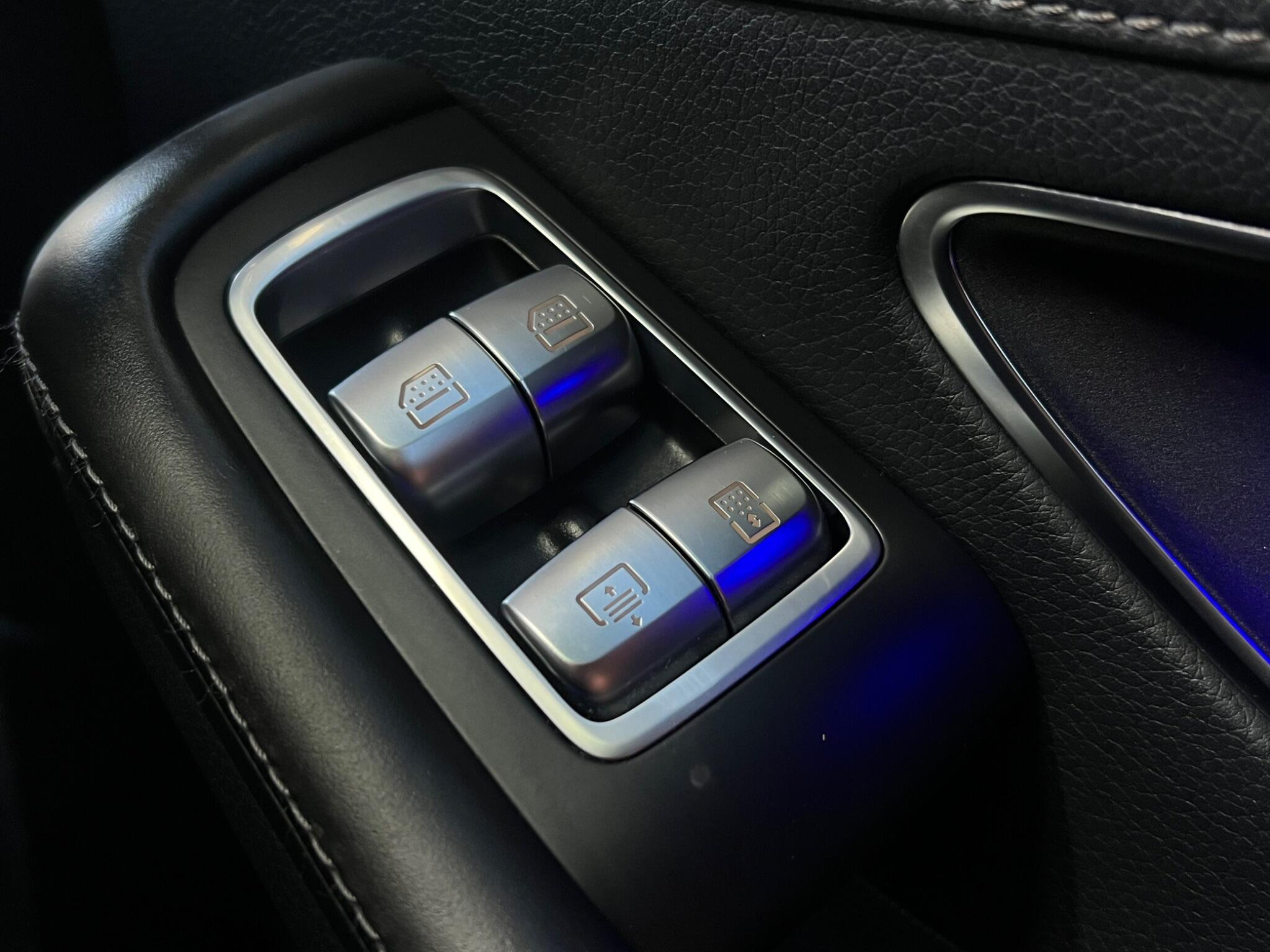 Mercedes-Benz S-Class view 16